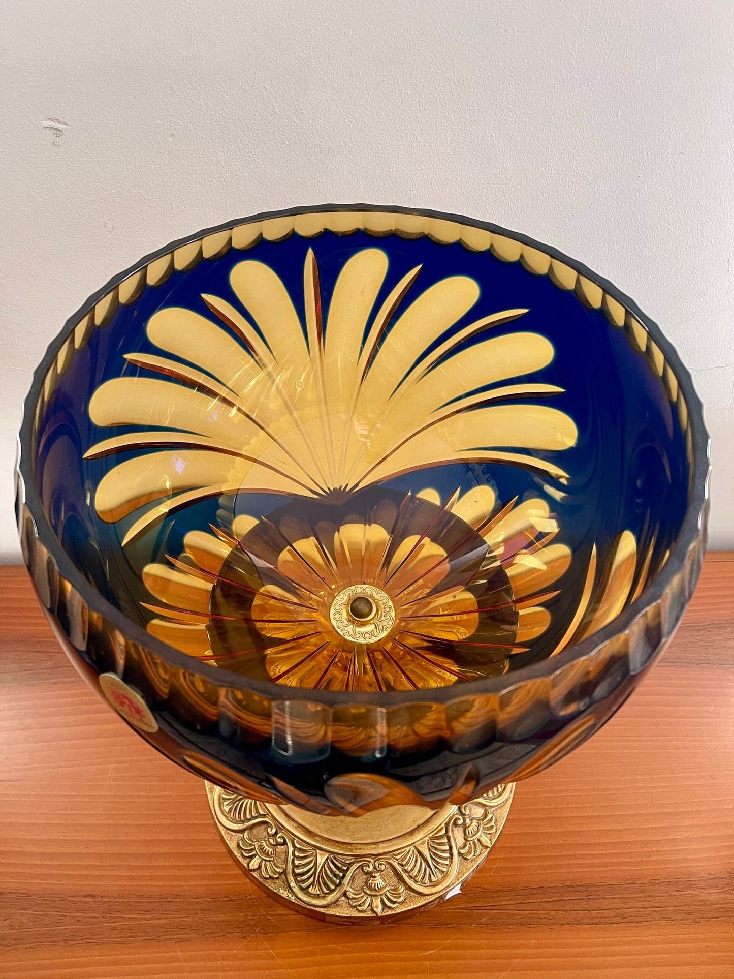 Coppa Decorativa Italiana in Cristallo Ambra e Blu su Base Dorata – Versailles