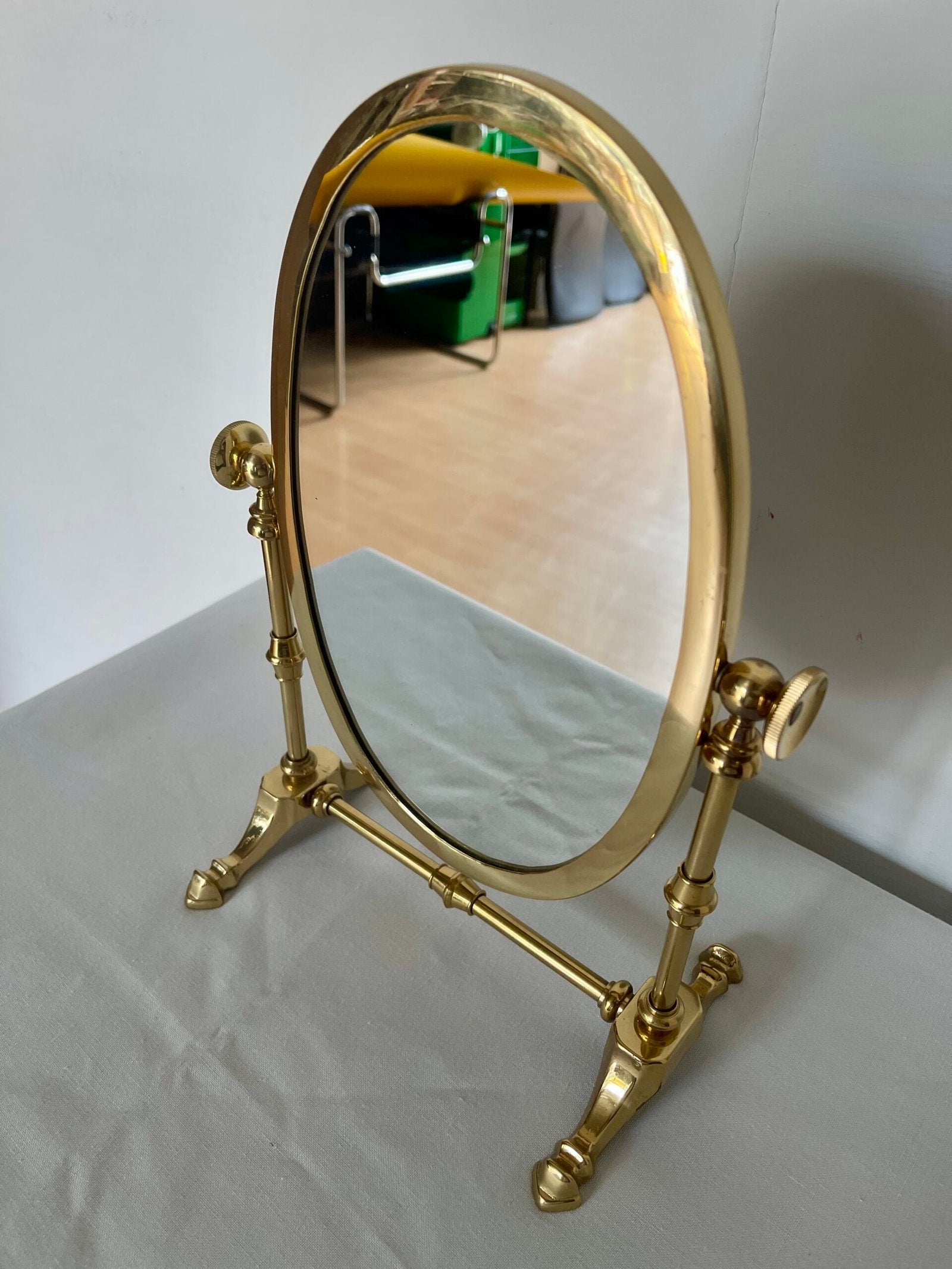 Specchio da tavolo regolabile in ottone