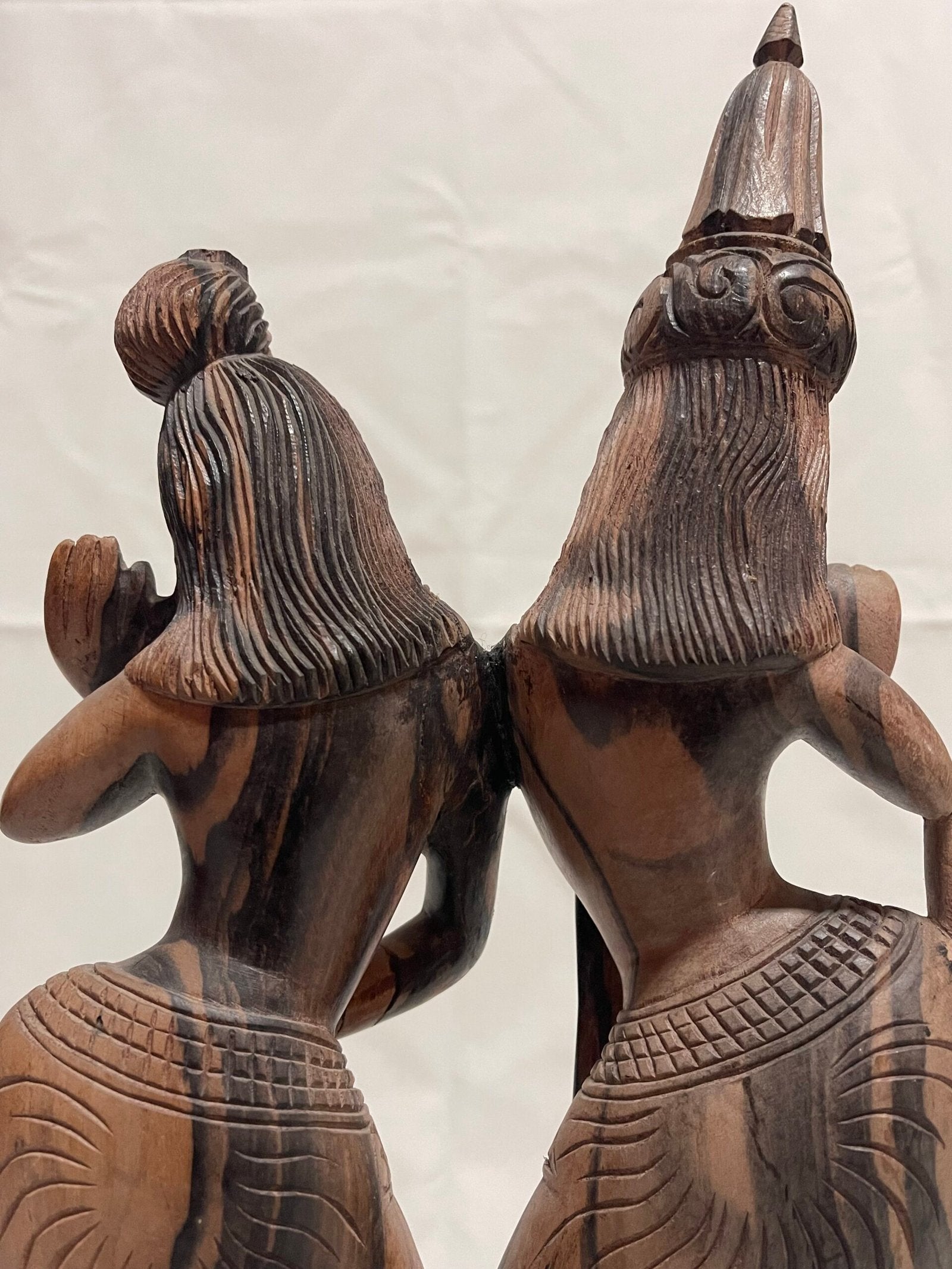 Affascinante Scultura in Legno Intagliato