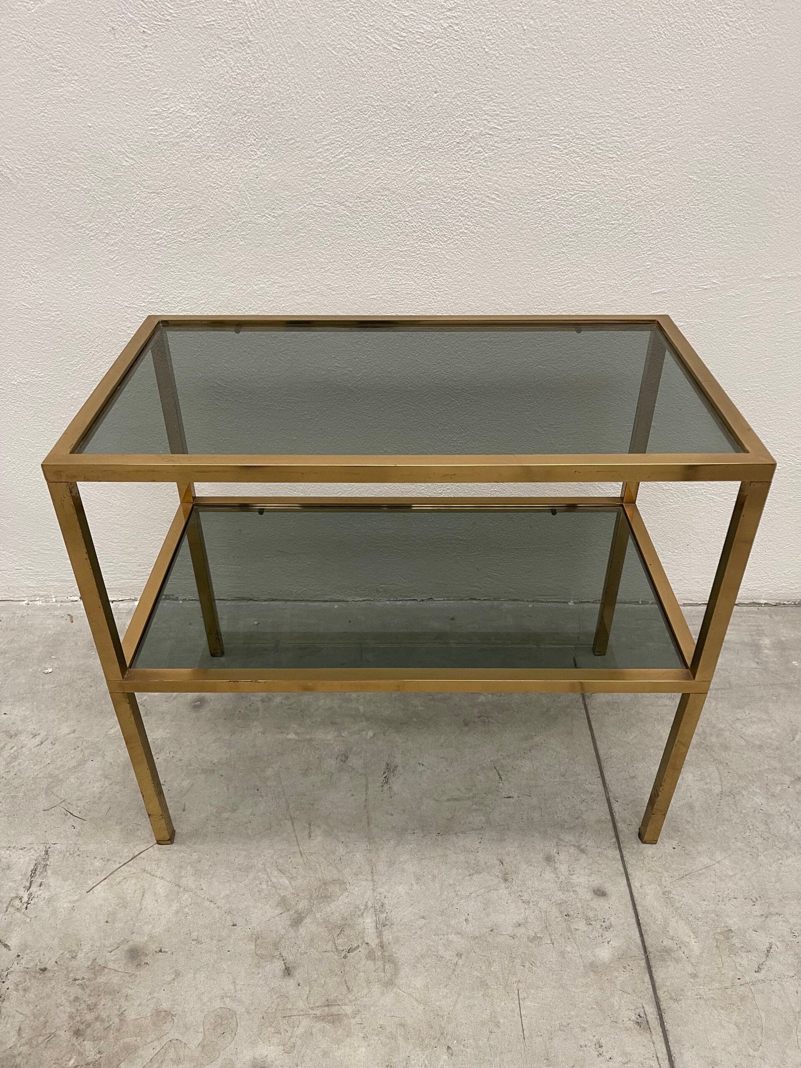 Tavolino moderno in vetro fumé e metallo dorato