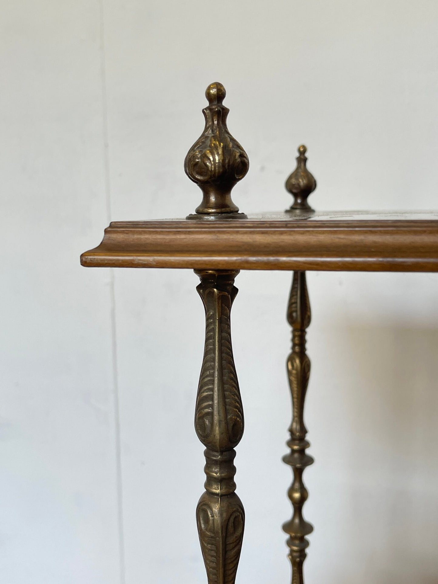 Étagère vintage in Legno e Ottone - 3 Ripiani Eleganza Classica