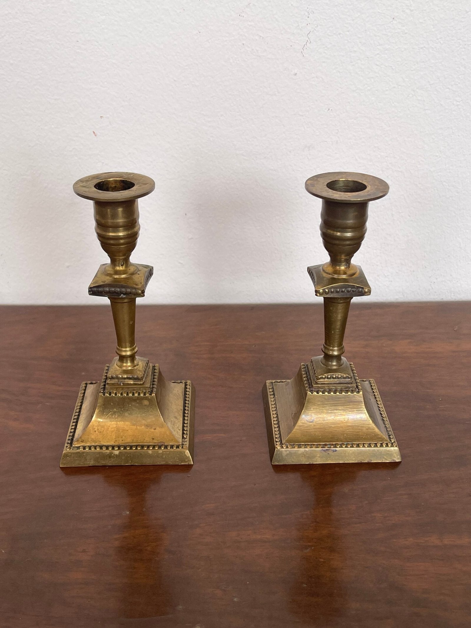 Coppia di candelabri in ottone vintage anni '50