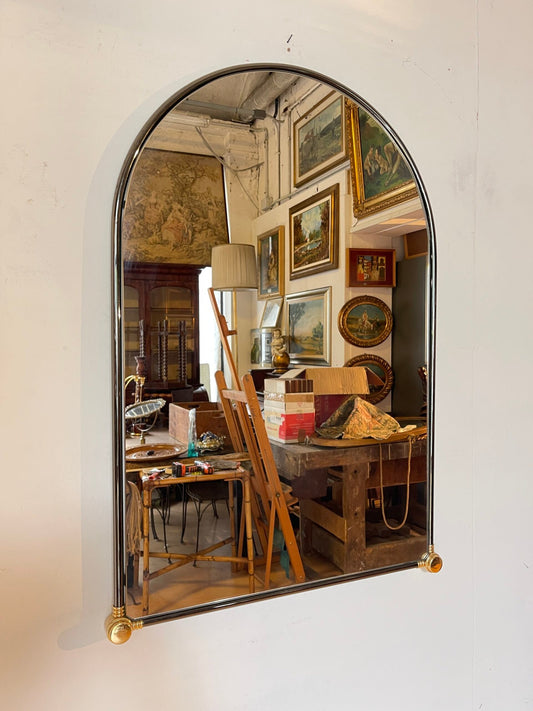 Specchio ad Arco Vintage con Cornice in Ottone e Accenti Dorati