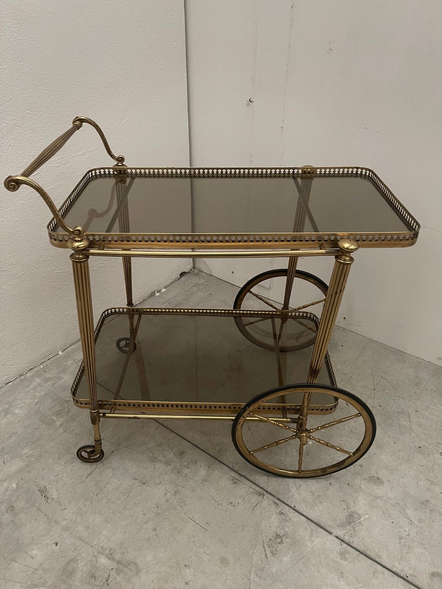 Carrello da tè vintage in ottone con ruote grandi - stile francese