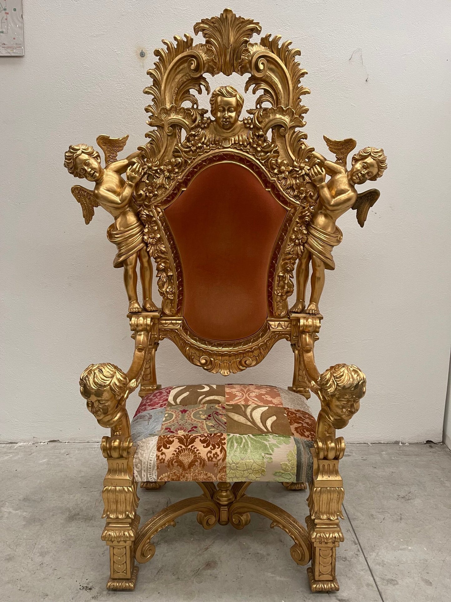 “Trono Celestiale con Angeli” – Stile Barocco di Lusso