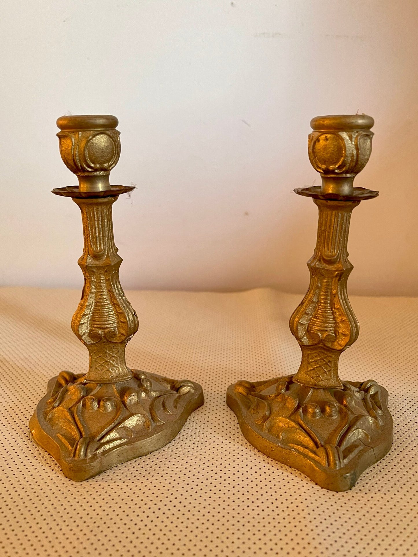 Coppia di candelabri in bronzo dorato - stile classico