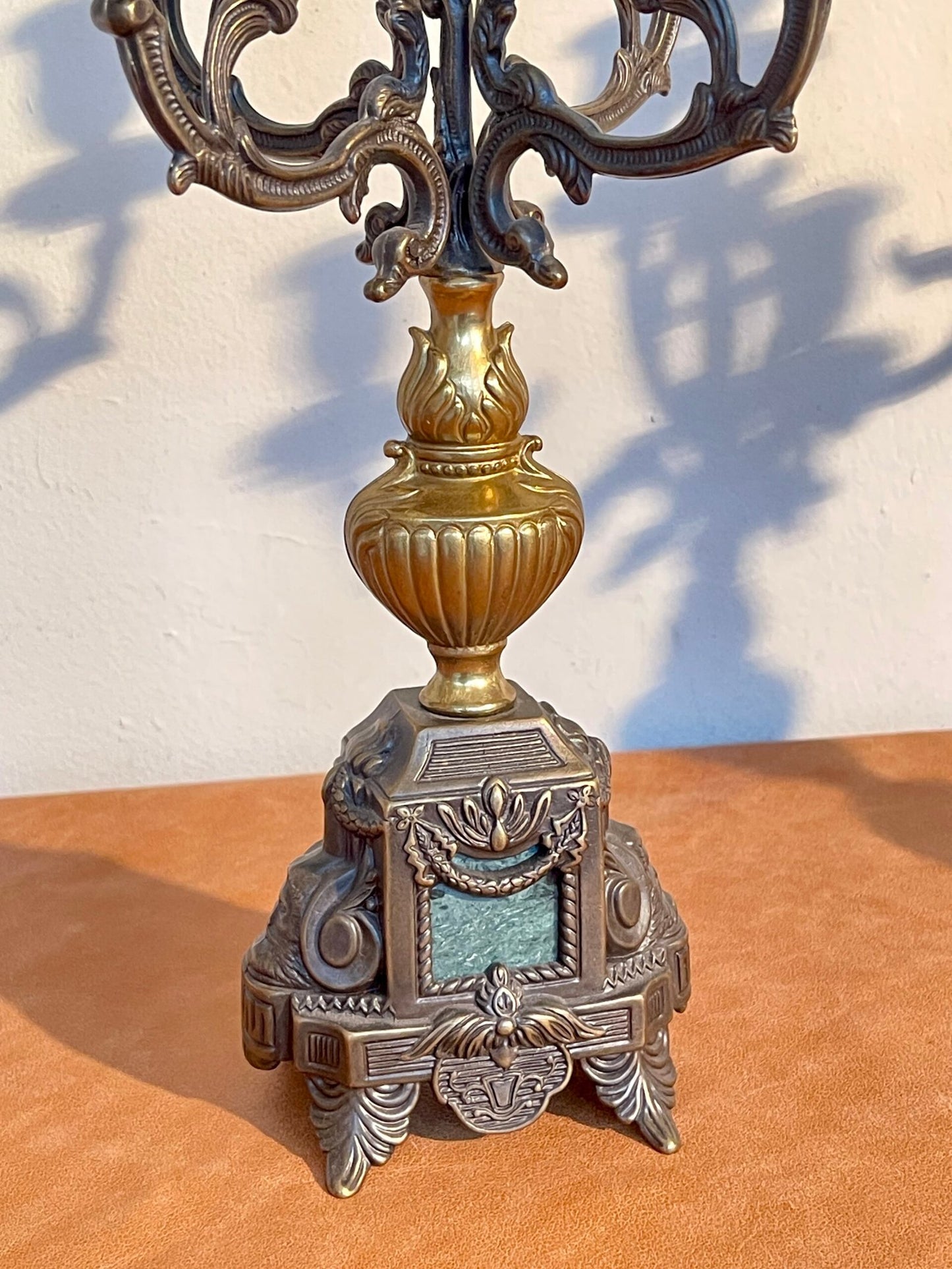 «Le Fiamme del Tempo - Candelabri Francesi d'Epoca»