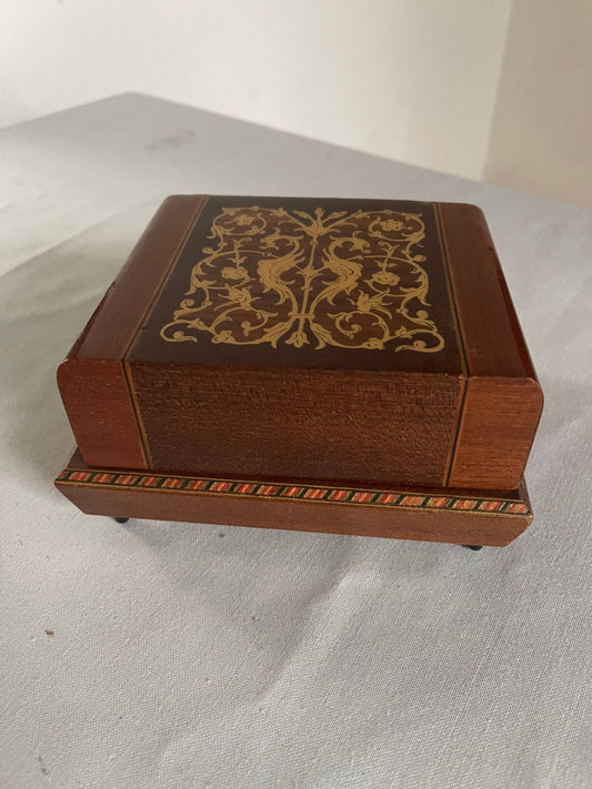 Scatola Portagioie/Musicale in Legno con Intarsi Classici