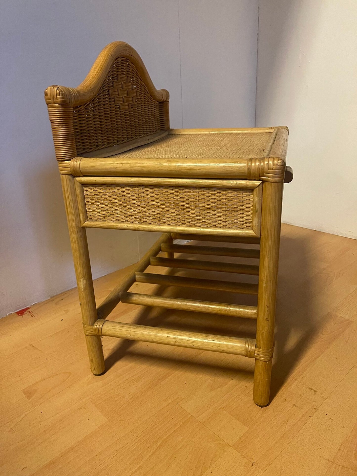 Comodino in bambù e rattan intrecciato