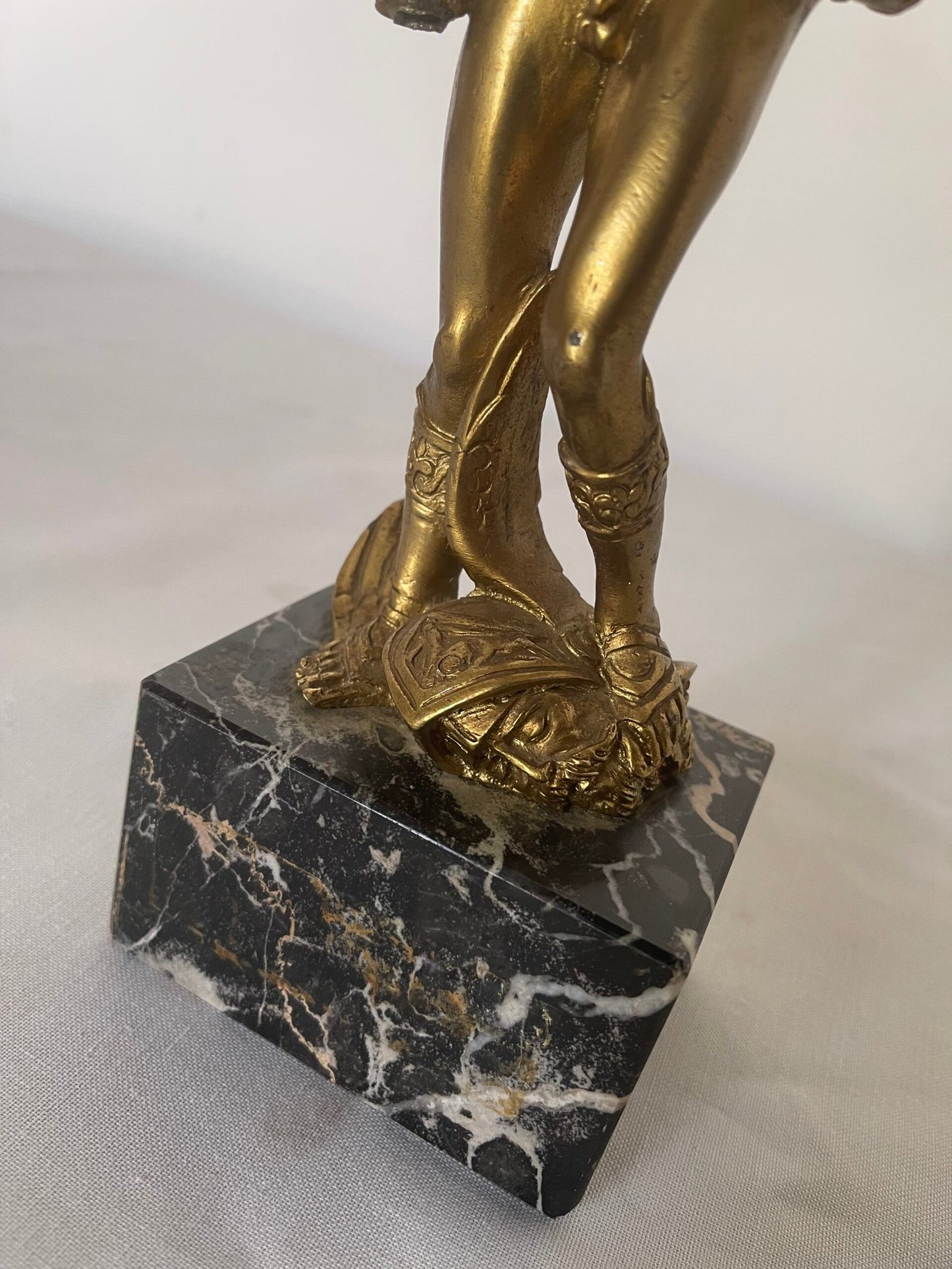 Statua "Mercurio/Ermes" in Bronzo Dorato su Base in Marmo Nero