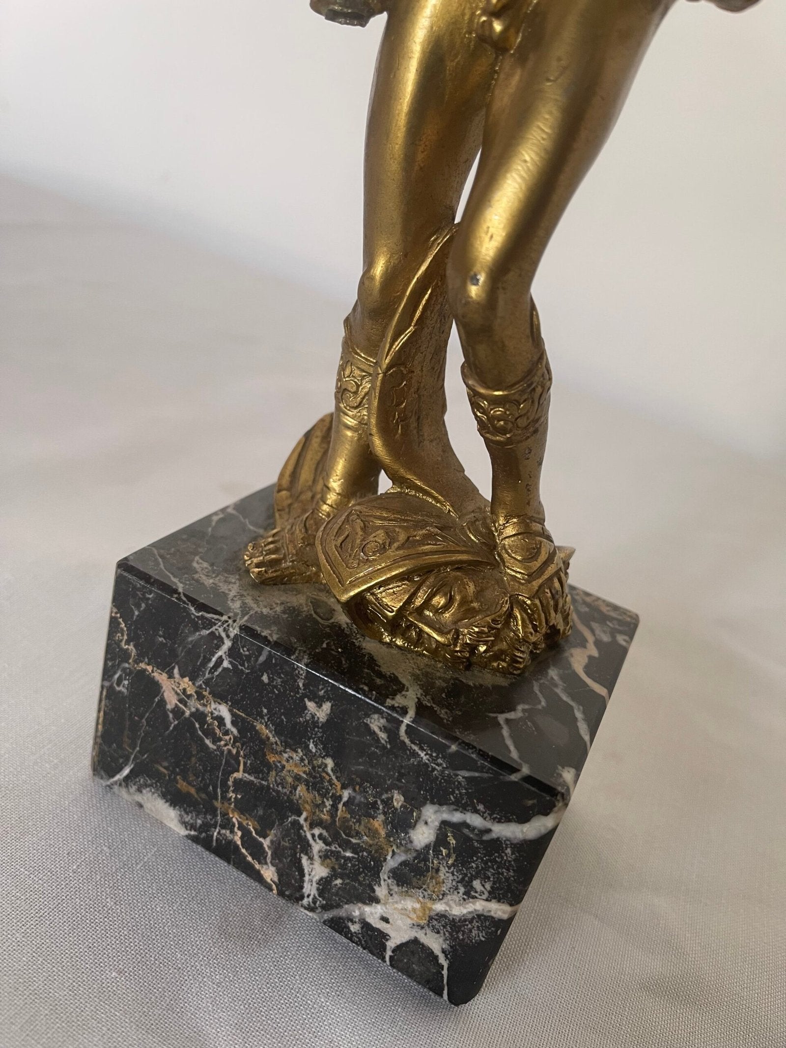 Statua "Mercurio/Ermes" in Bronzo Dorato su Base in Marmo Nero