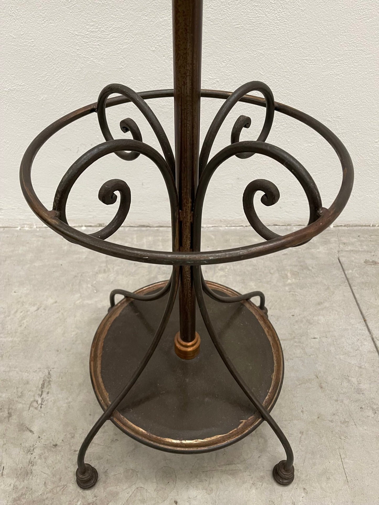 Antico appendiabiti in ferro battuto da terra antico italiano