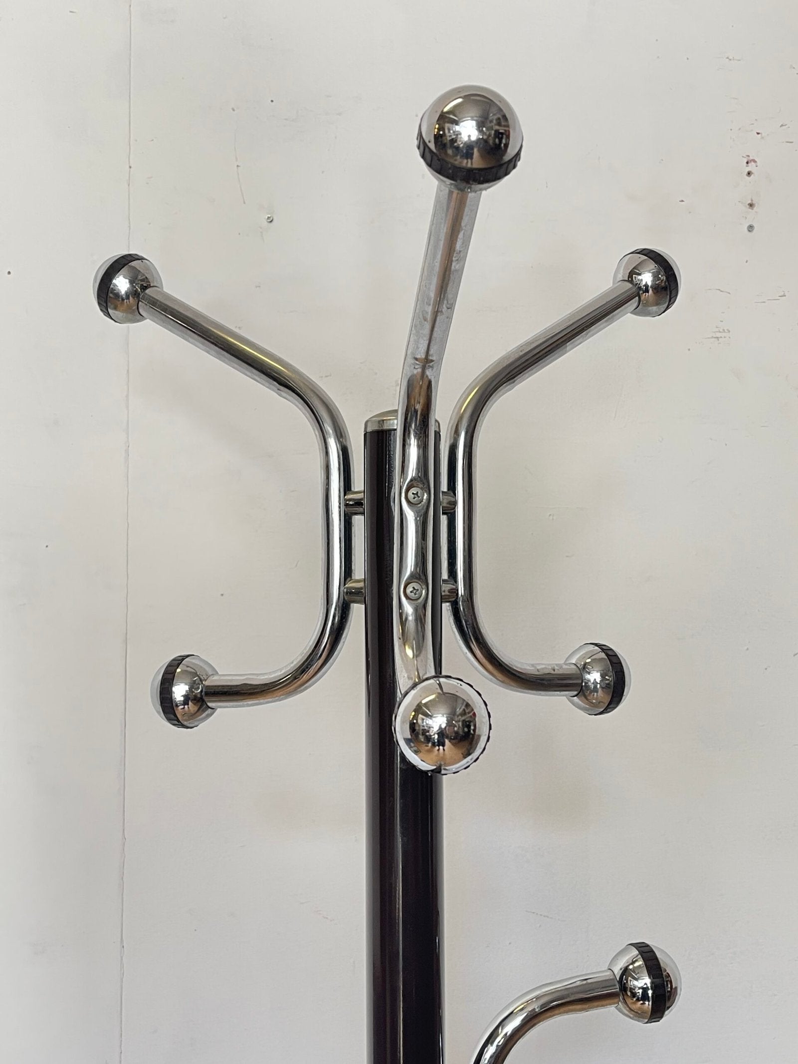 Appendiabiti in Marmo e Cromo - Design Elegante e Moderno