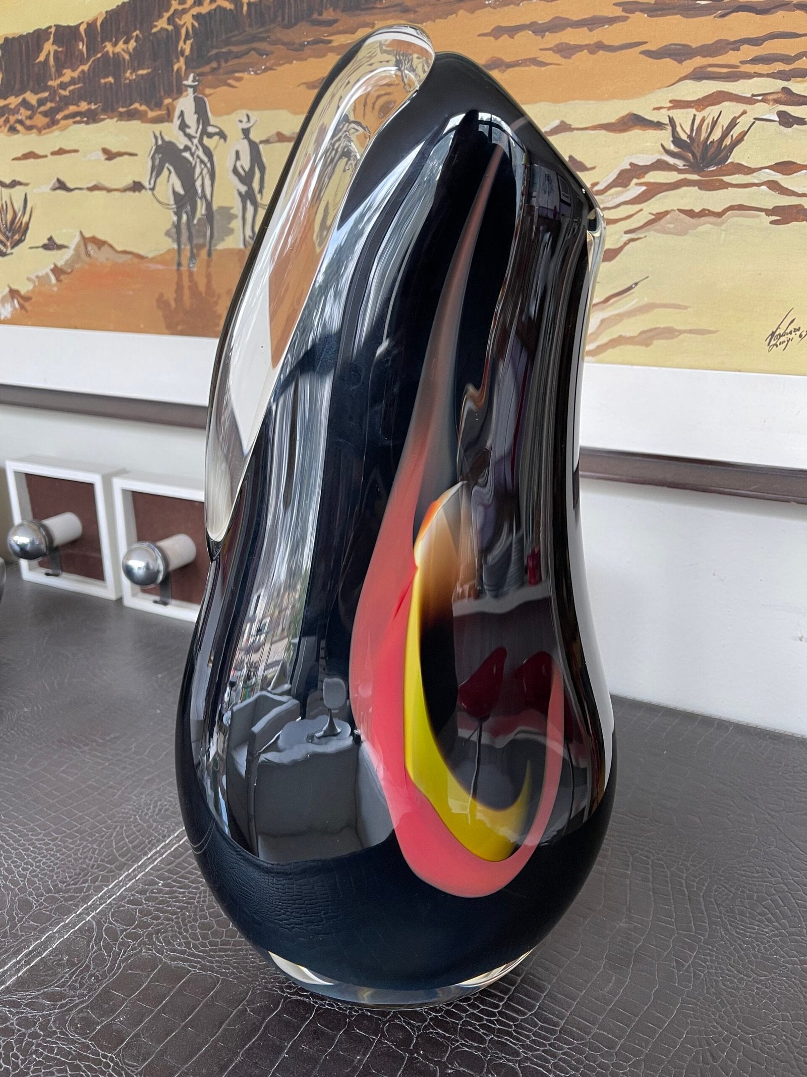 Vaso in vetro di Murano soffiato, stile moderno.