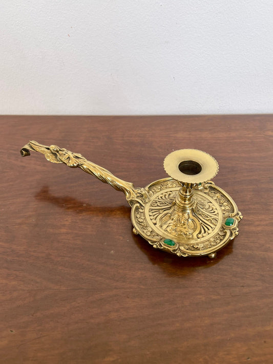 Elegante candelabro antico in bronzo dorato, design raffinato e dettagli lavorati con base rotonda anni '50