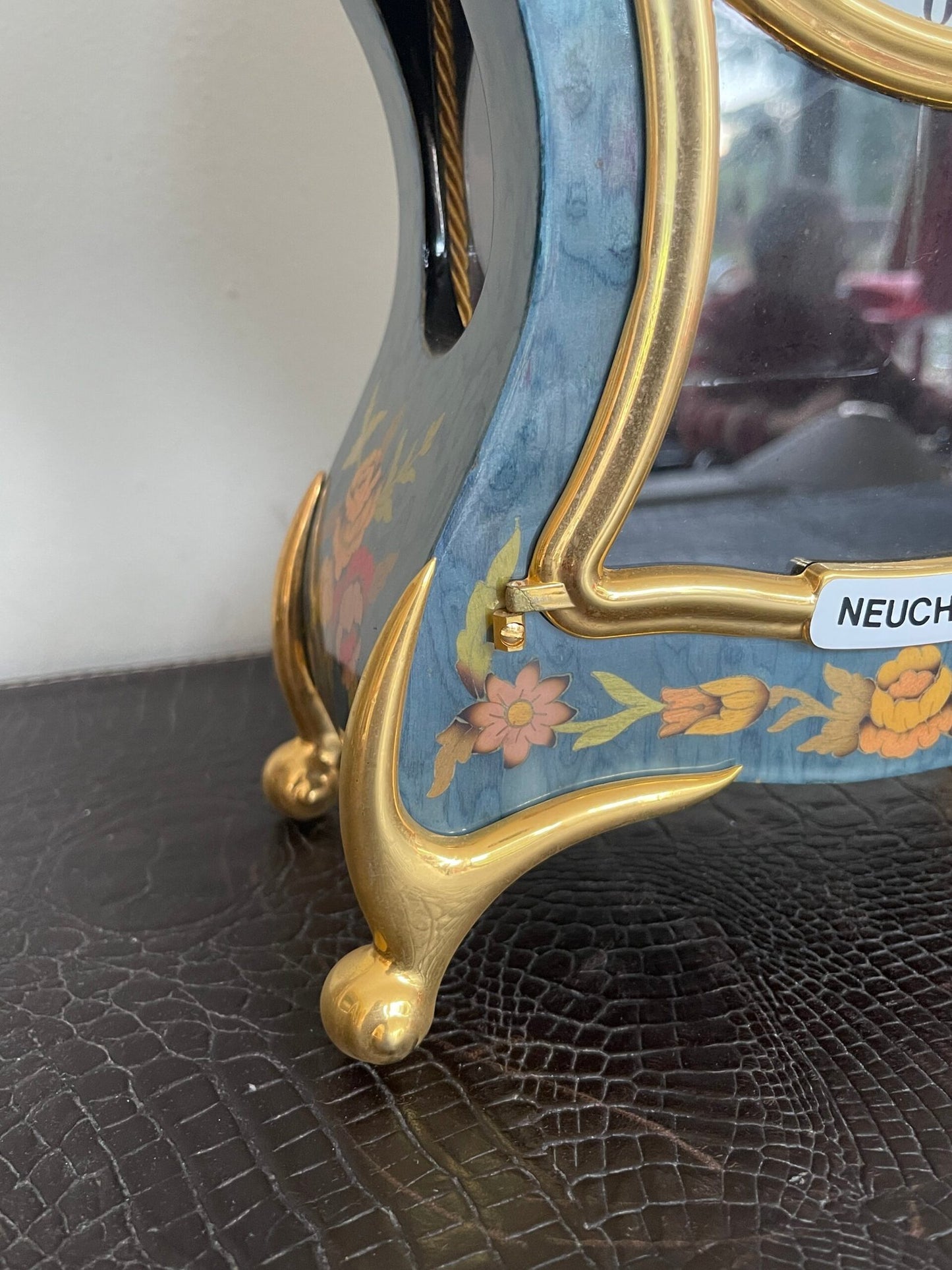 Orologio da Tavolo "Neuchatel" con Pendolo e Decori Floreali – Stile Classico