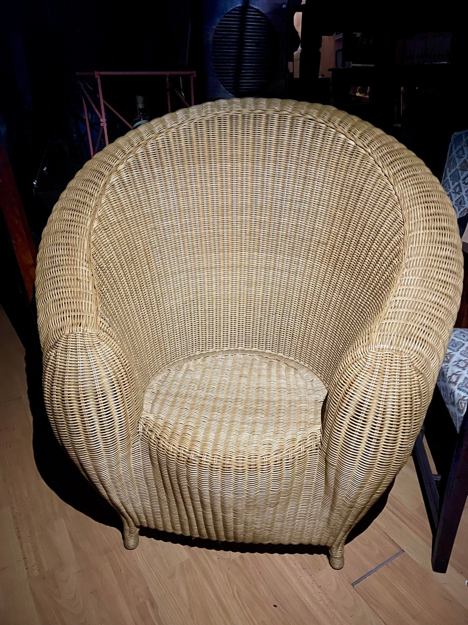 Poltrona a cupola in vimini naturale intrecciato