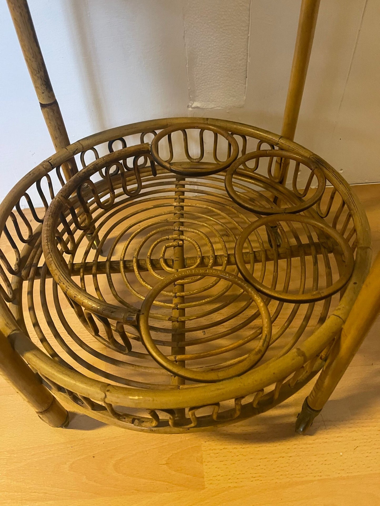 Carrello portabottiglie in bambù vintage