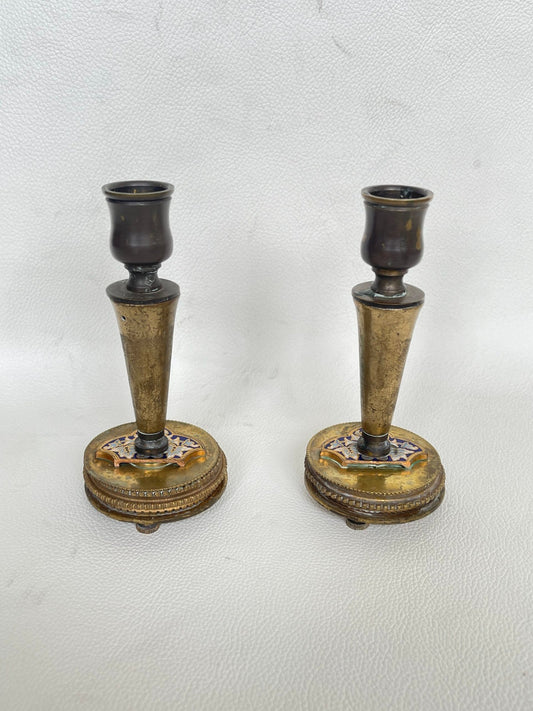 Coppia di Candelabri d'Epoca in Bronzo con Smalti Cloisonné