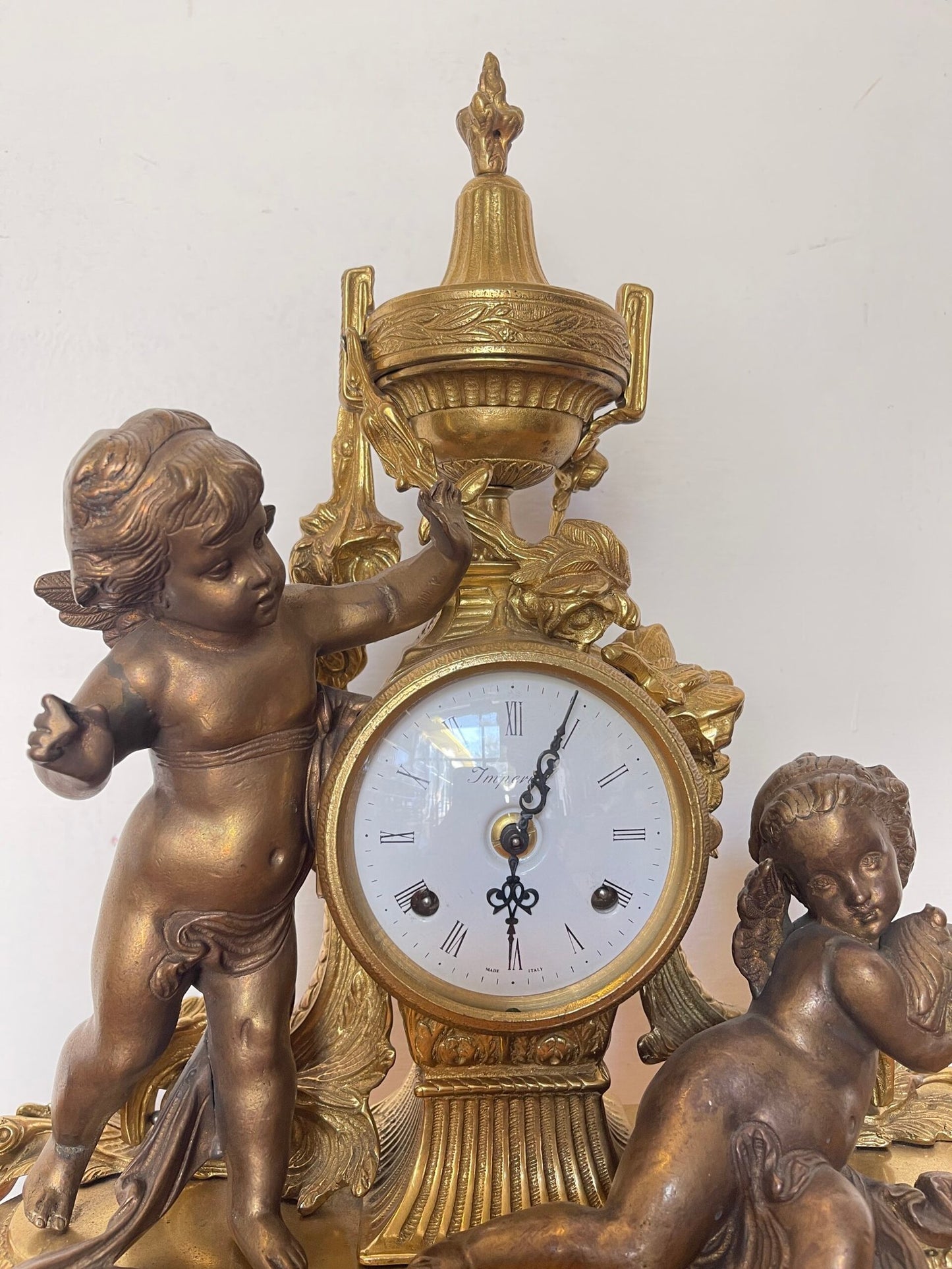 "Elegante orologio da Camino in Bronzo Dorato con Cherubini - Franz Hermle"