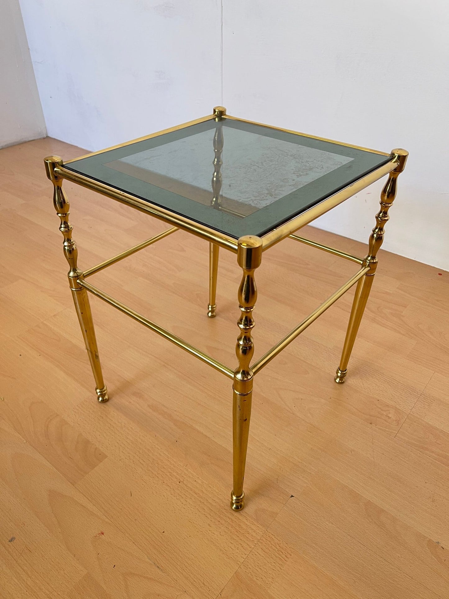 Tavolino in ottone e vetro fumé