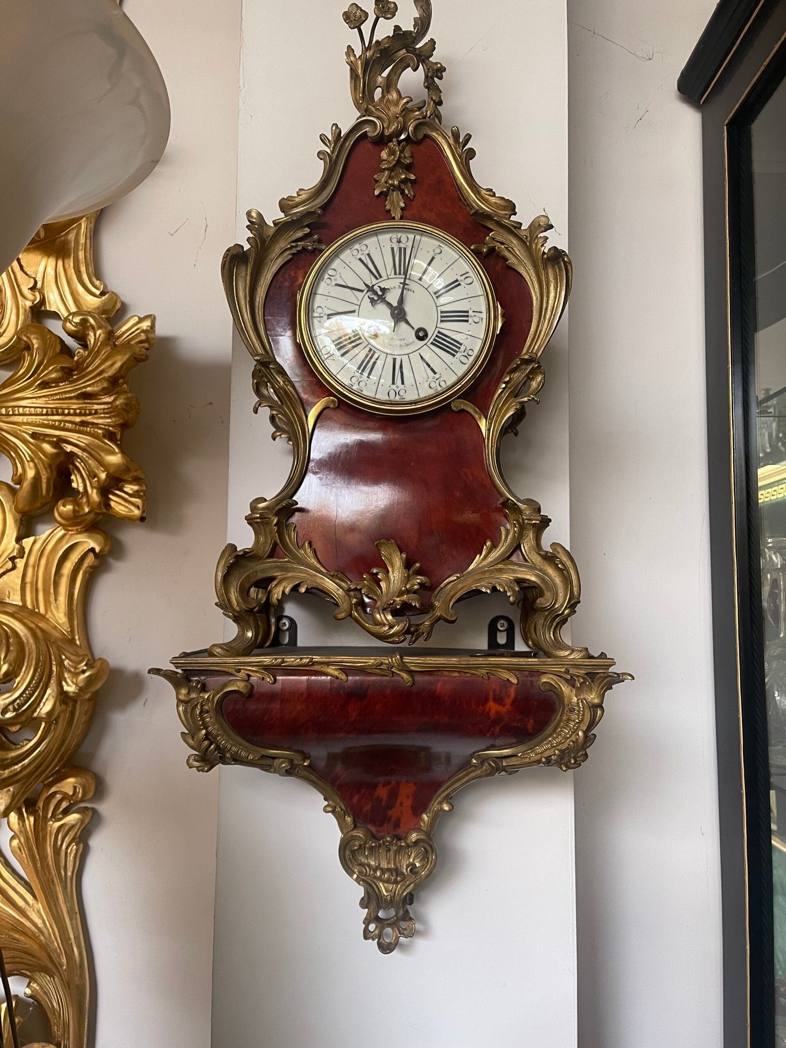 Sontuoso orologio Cartel da Parete in stile Luigi XV "Vernis Martin"