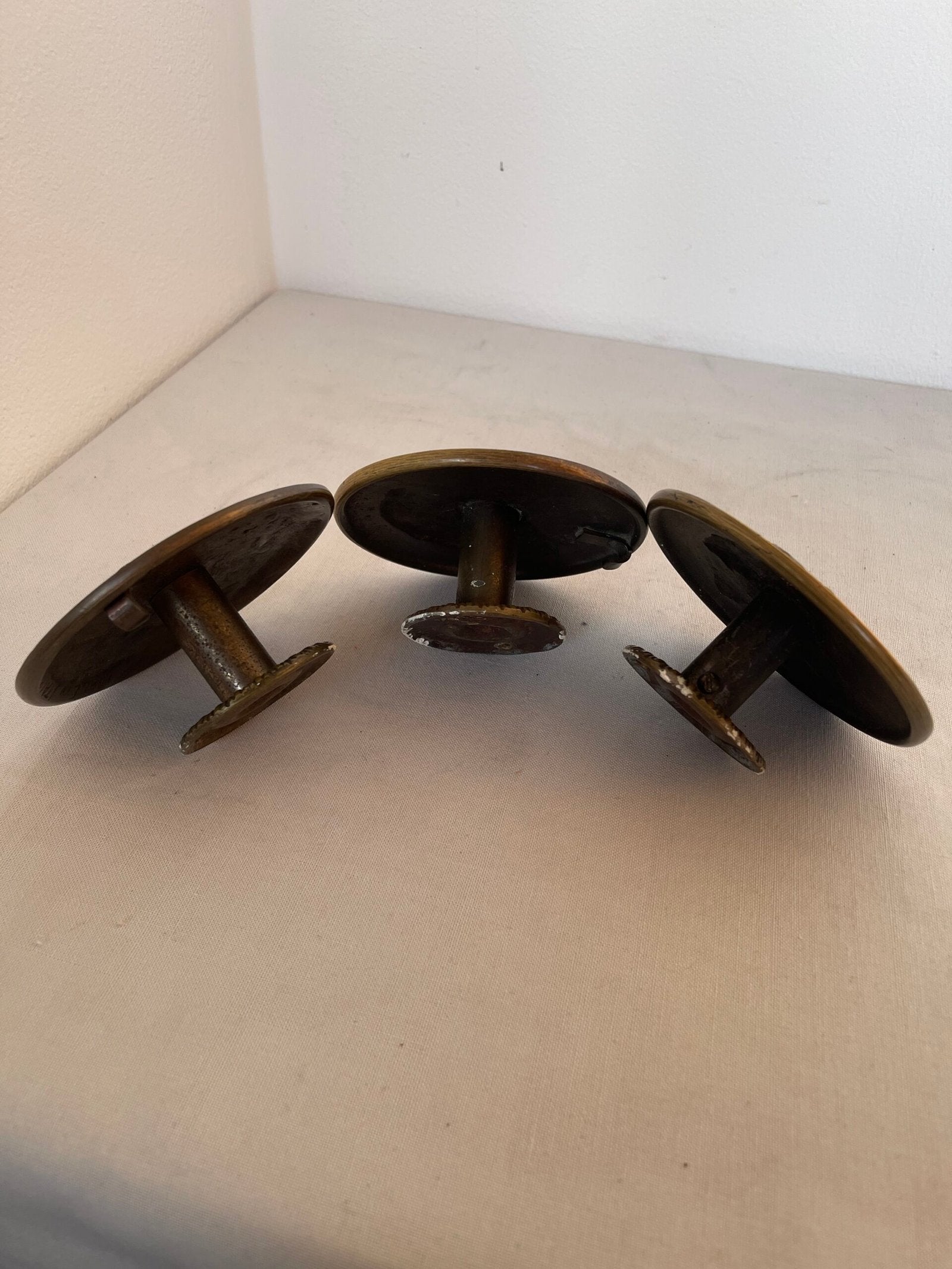 Set di 3 appendi Antichi in Ottone - Effigie di Antonino Pio