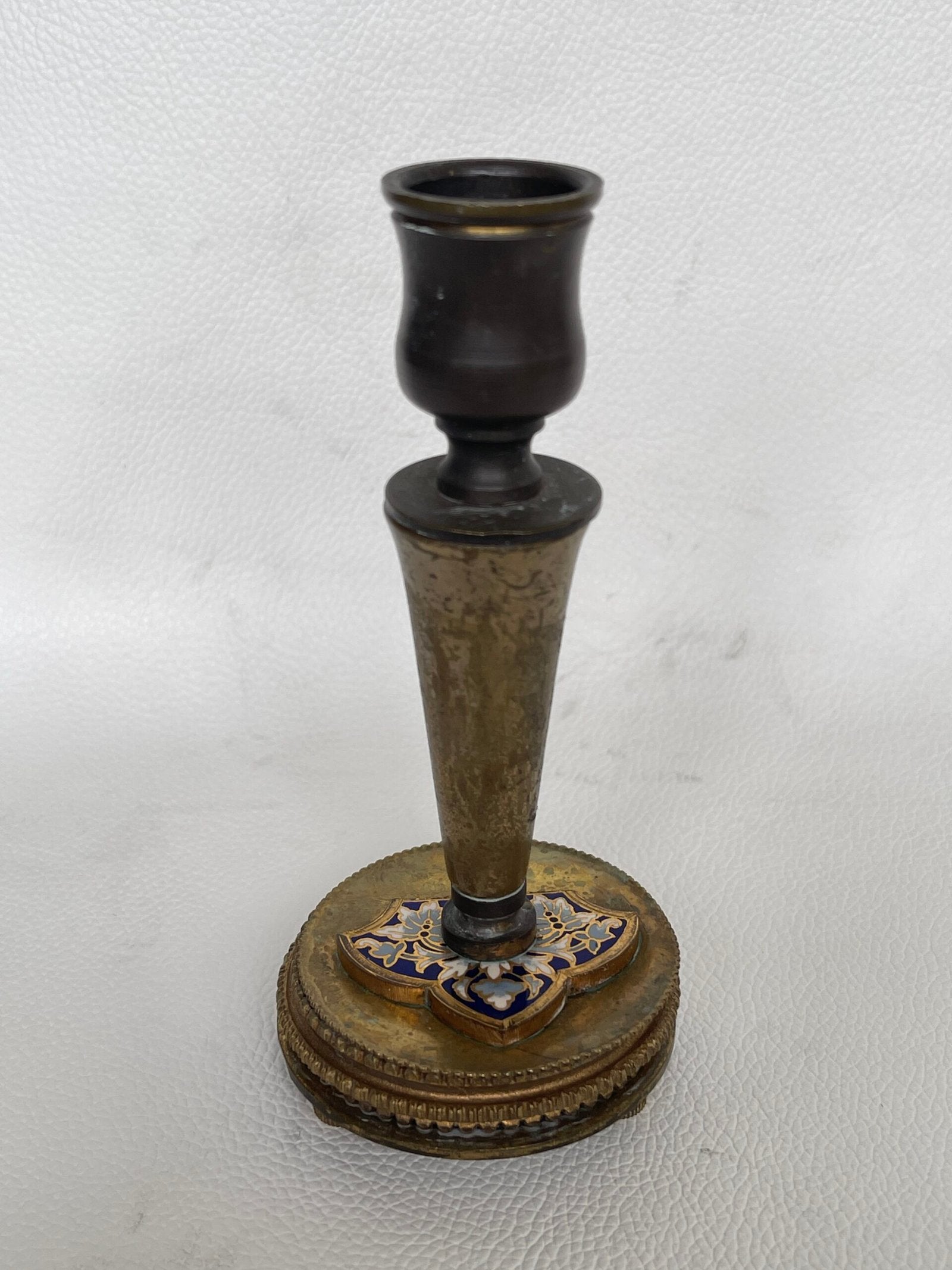 Coppia di Candelabri d'Epoca in Bronzo con Smalti Cloisonné