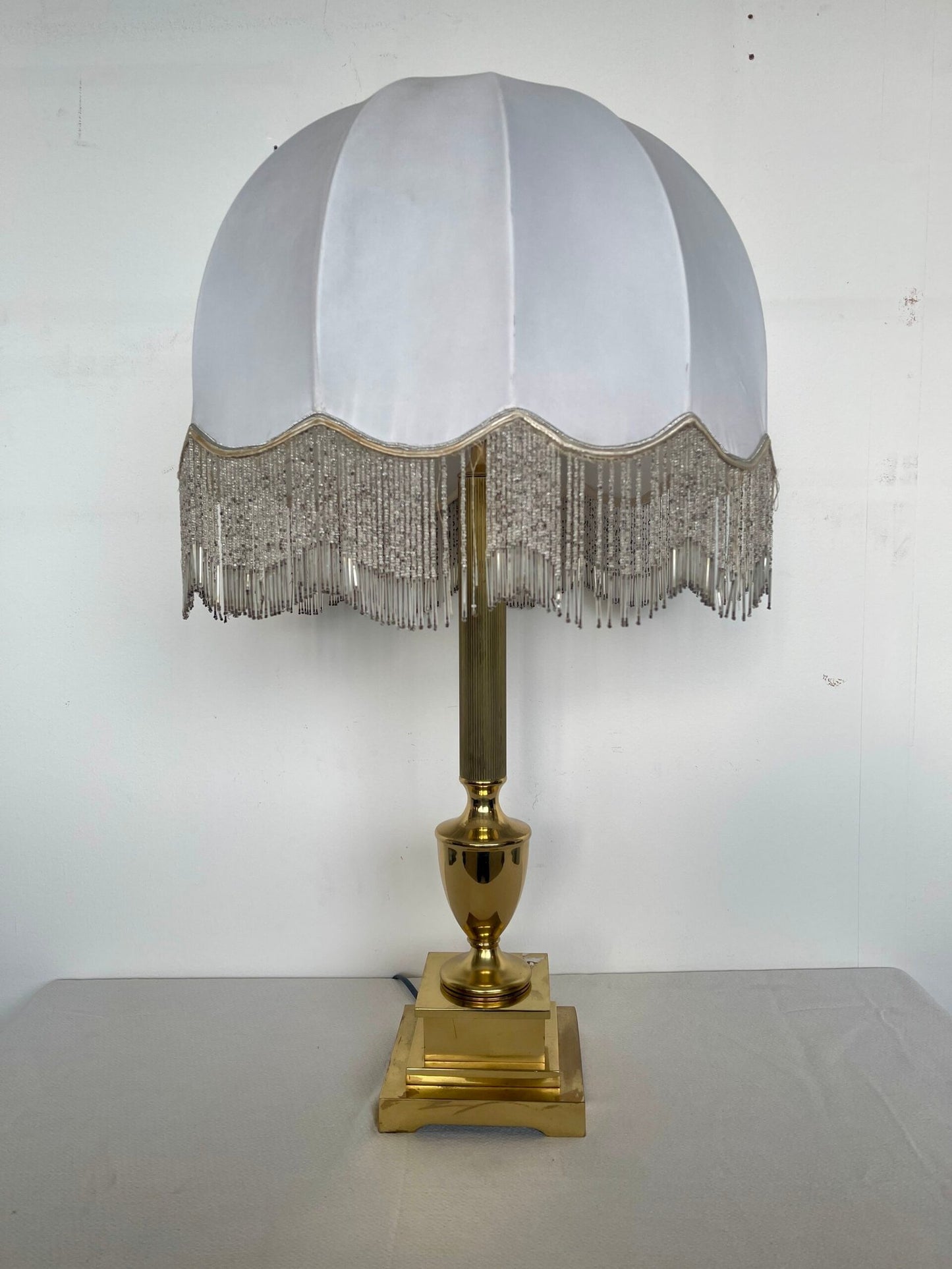 ampada da tavolo vintage con Paralume in tessuto e Base in Otto Lucido