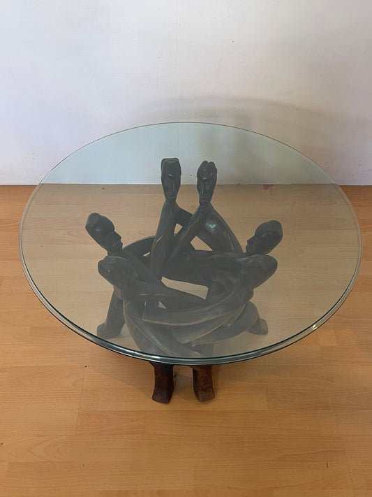 Tavolino Etno-Artistico con Base Scultorea in Legno e Piano in Vetro