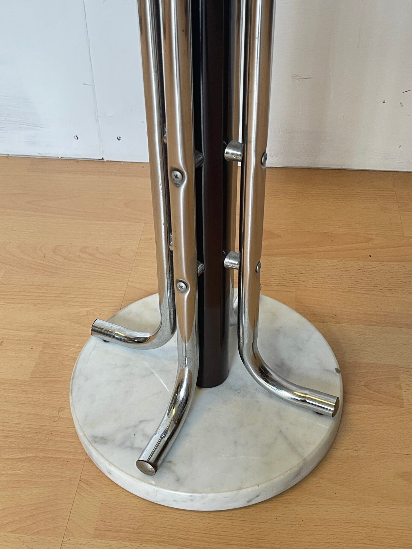 Appendiabiti in Marmo e Cromo - Design Elegante e Moderno