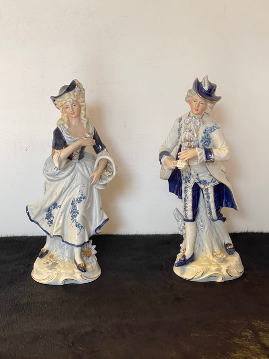 Coppia di Statue Capodimonte «Eleganza del Settecento» – Porcellana Dipinta a Mano