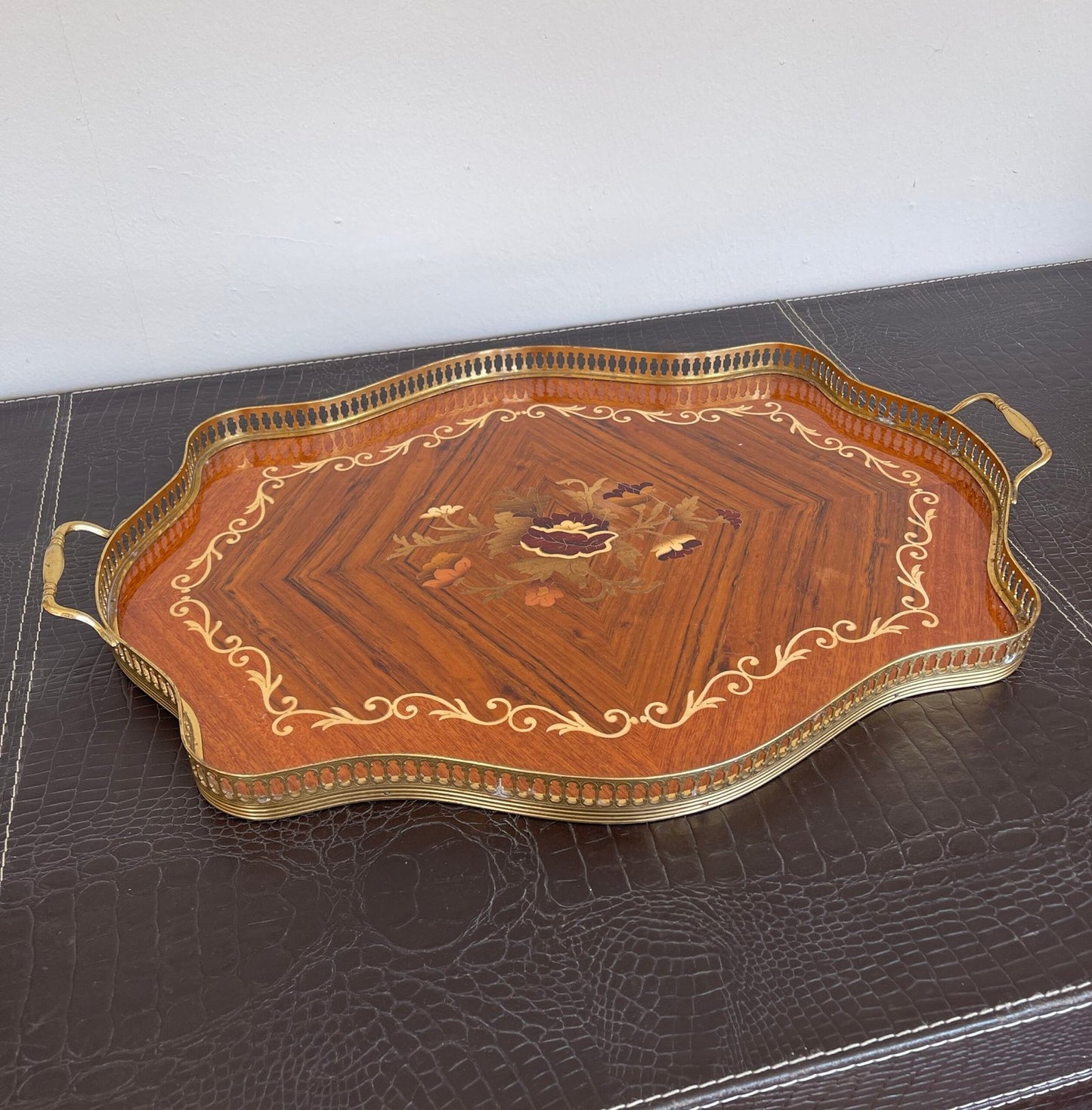 Vassoio Vintage in Legno Intarsiato con Manici in Ottone