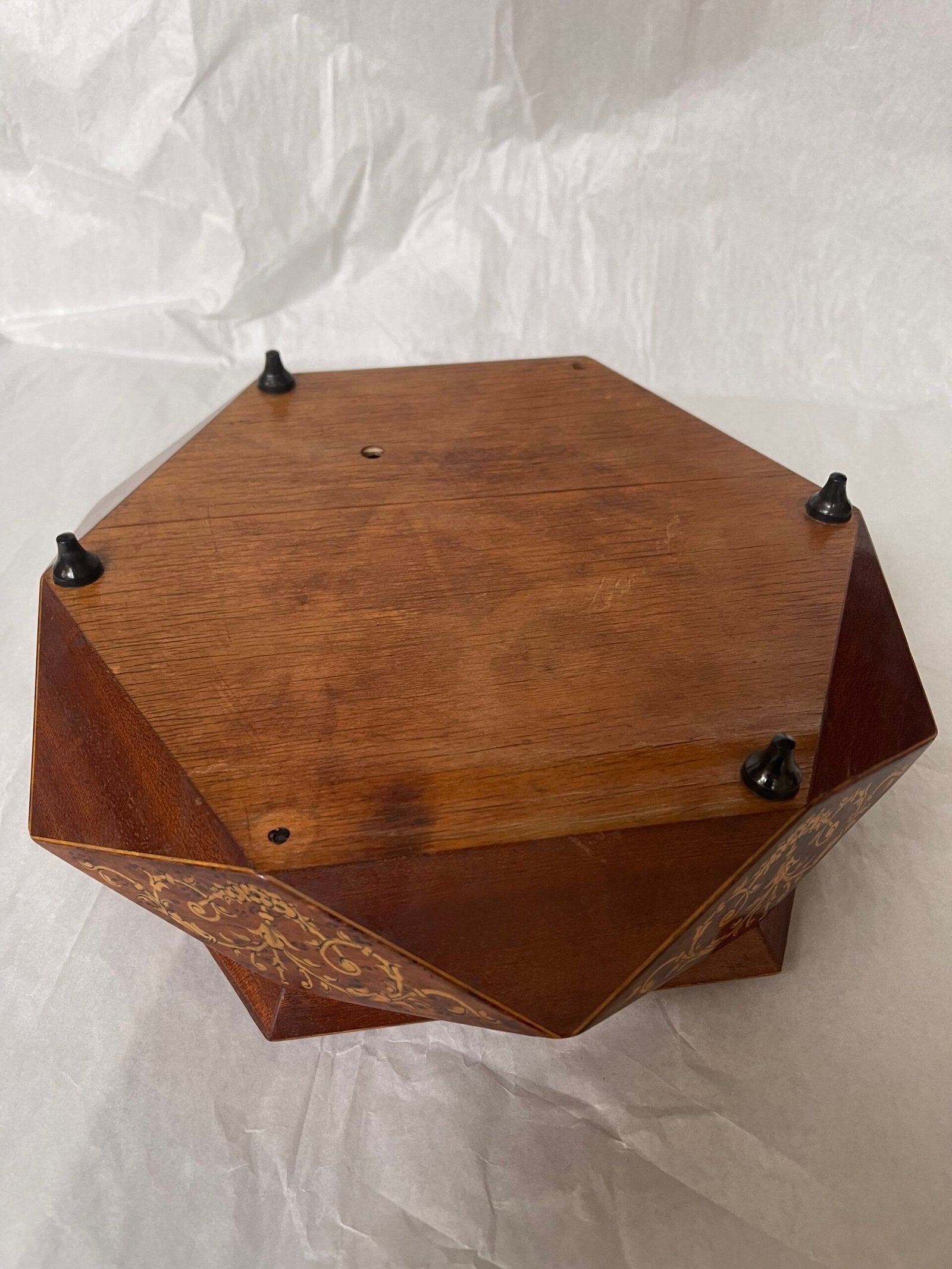 Cofanetto Esagonale in Legno Intarsiato con Specchio – Stile Antico