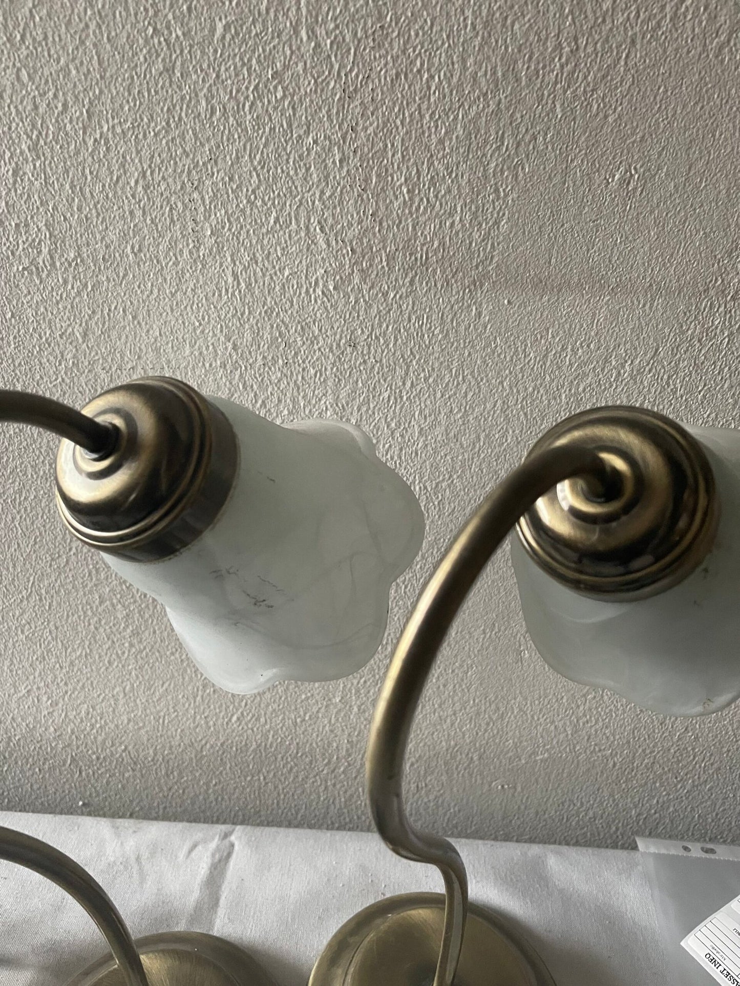 Coppia di lampade da tavolo vintage con base in Ottone e Vetro Opalescente