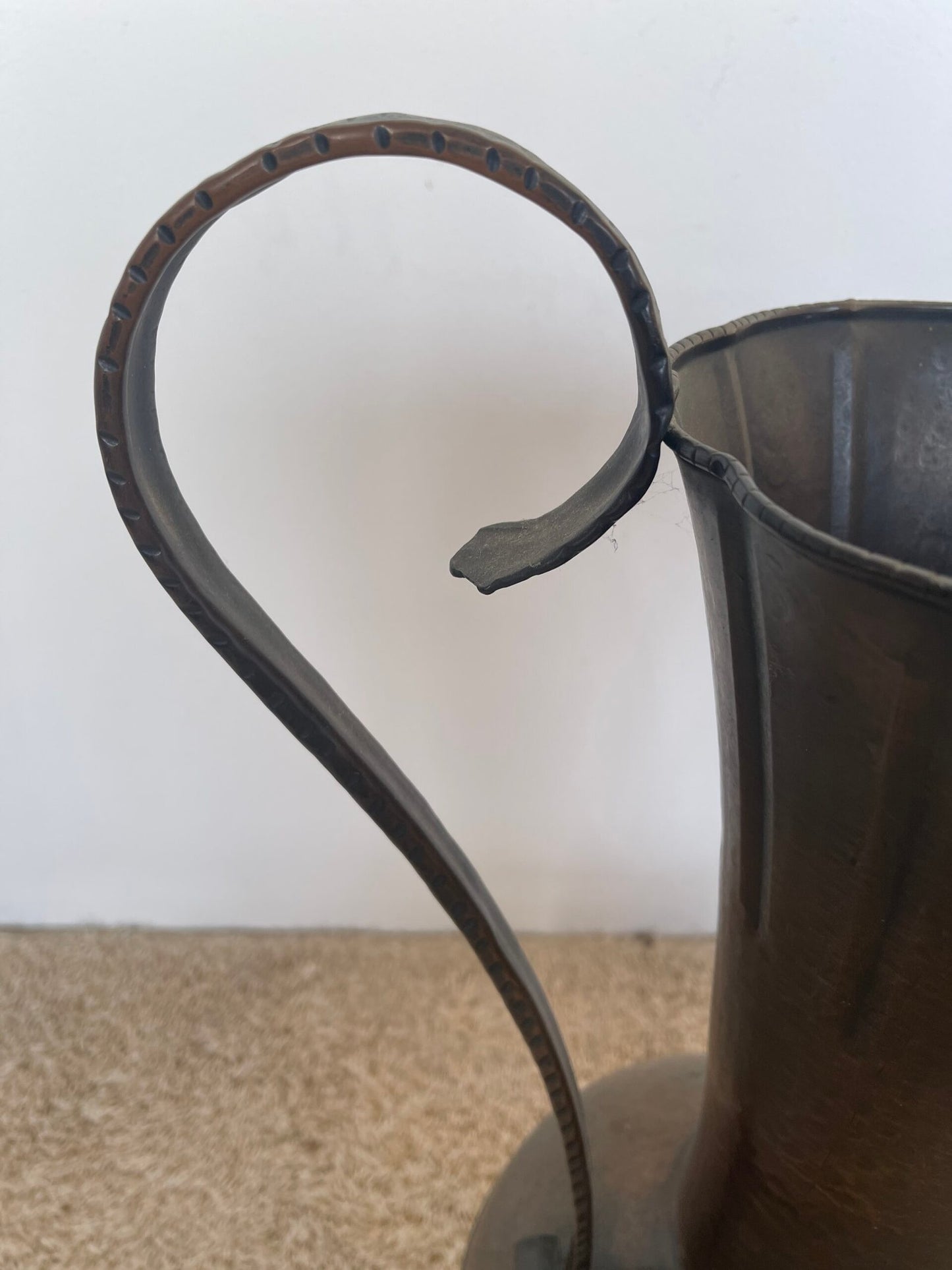 Grande Anfora Decorativa in Rame Martellato – Stile Etno-Rustico