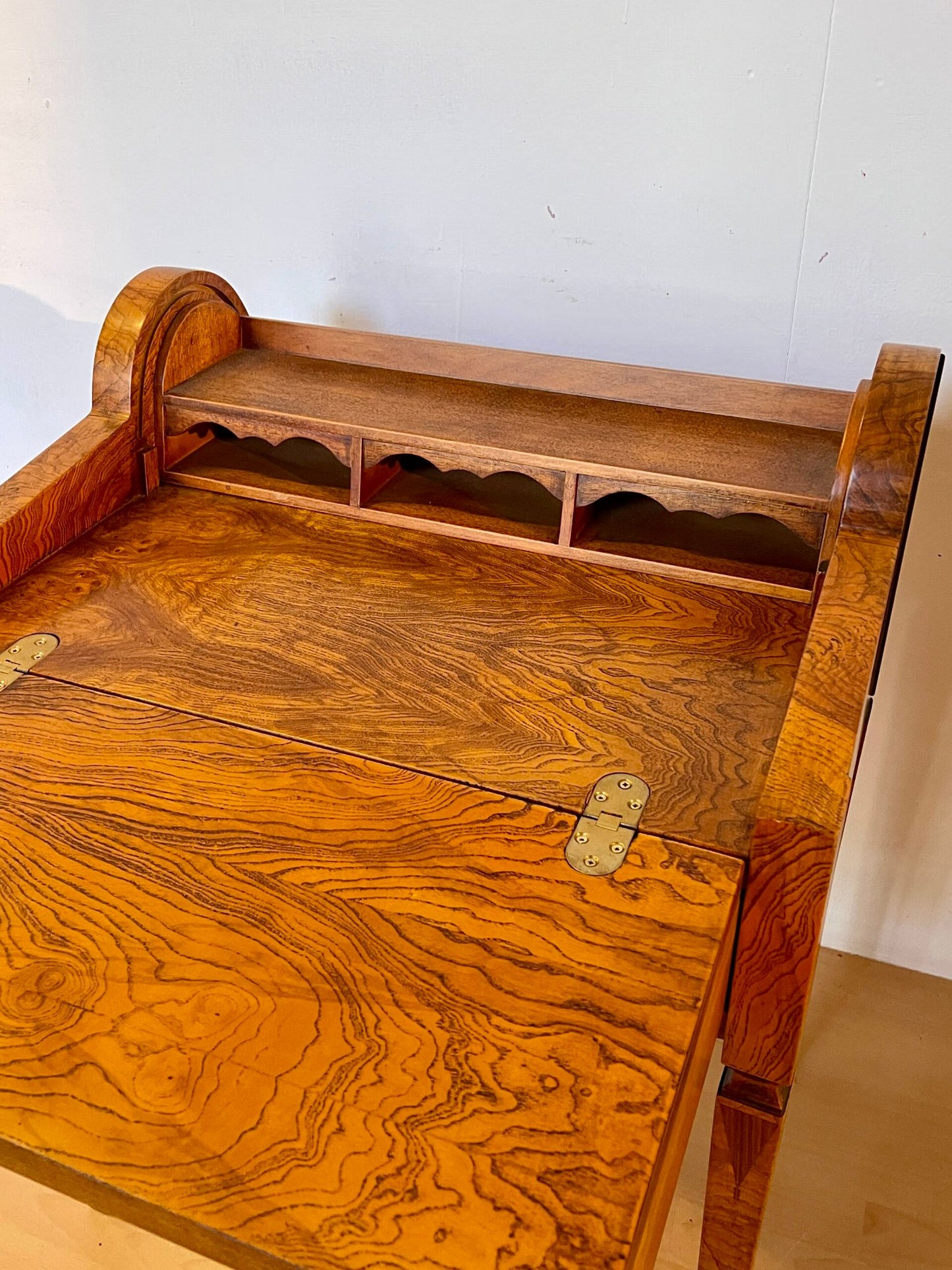 Coppia di comodini vintage in legno massello - stile classico