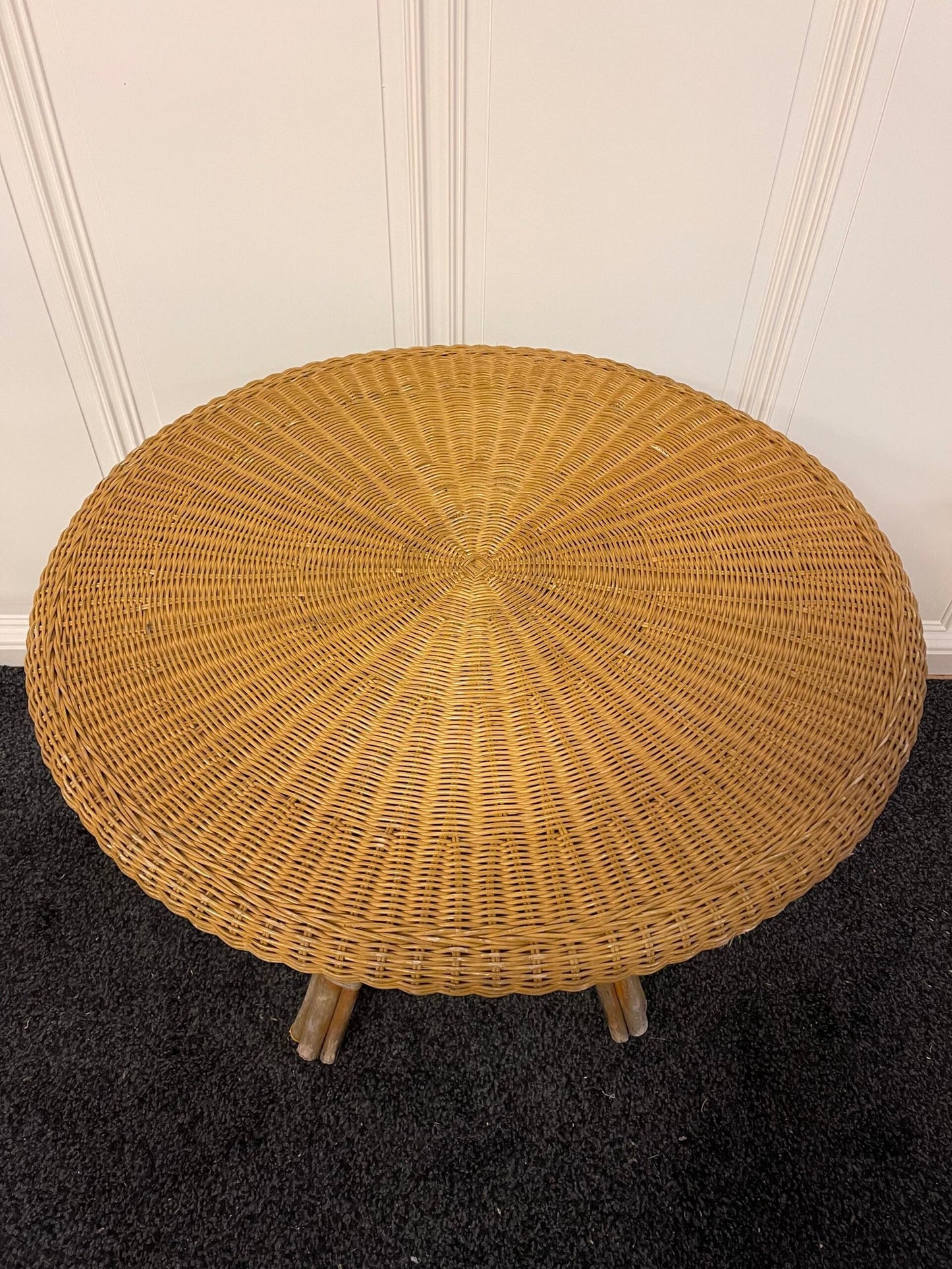 Tavolino in rattan intrecciato vintage