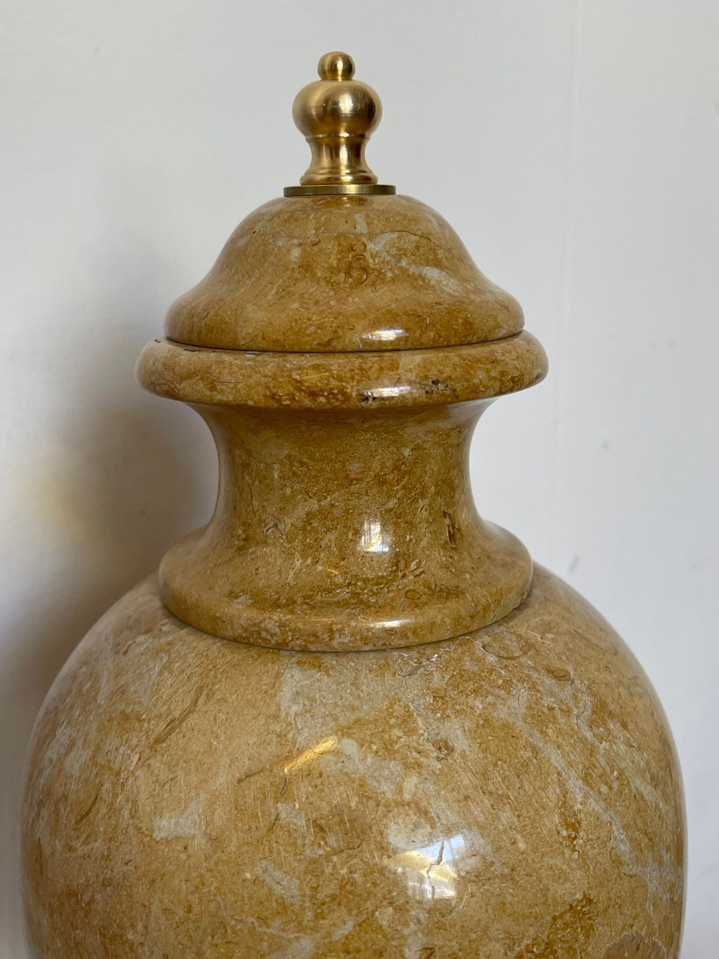 Urna Decorativa in Marmo Giallo Siena con Finiture in Ottone