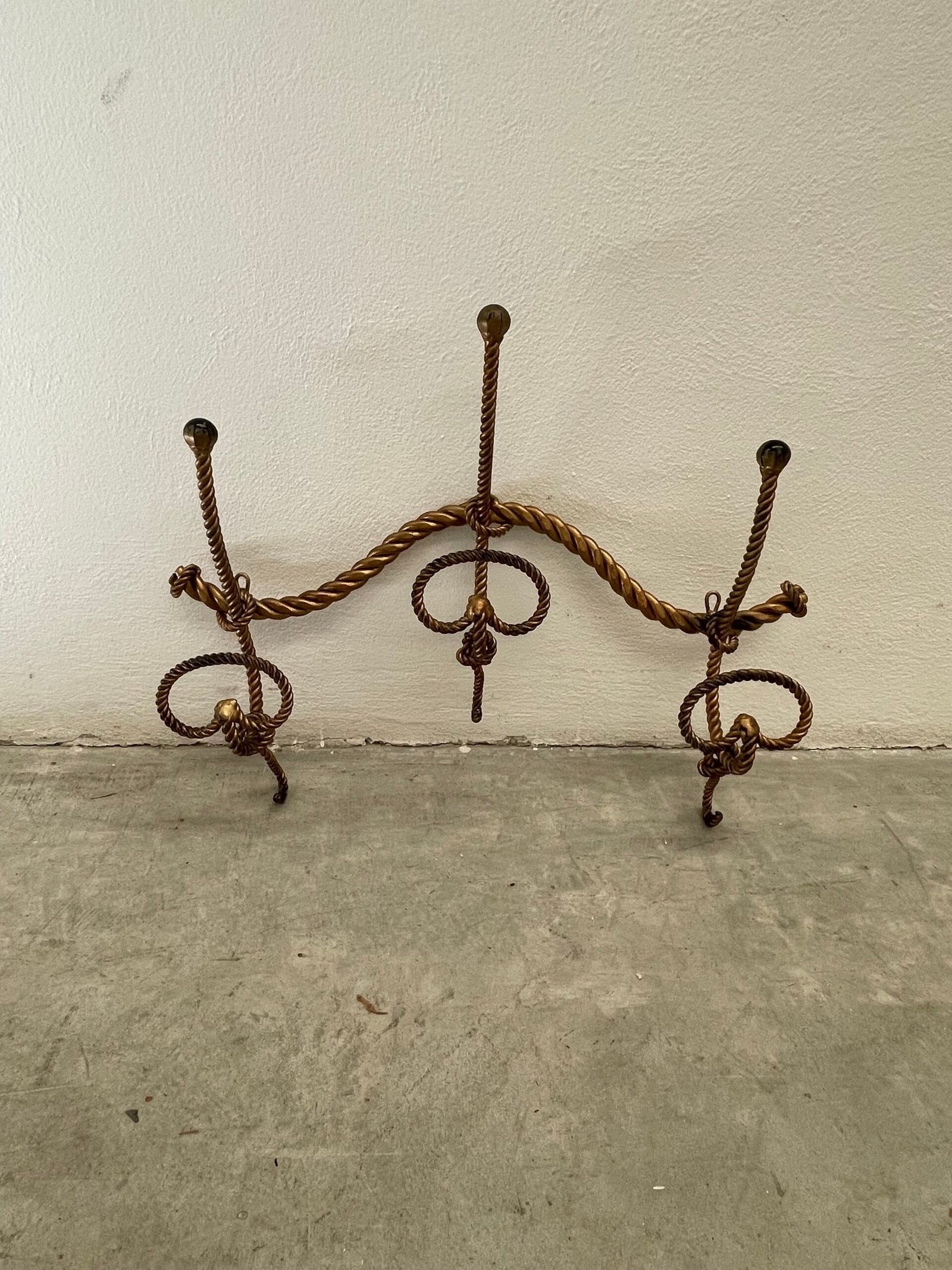 Appendiabiti in bronzo stile corda XX secolo italiano