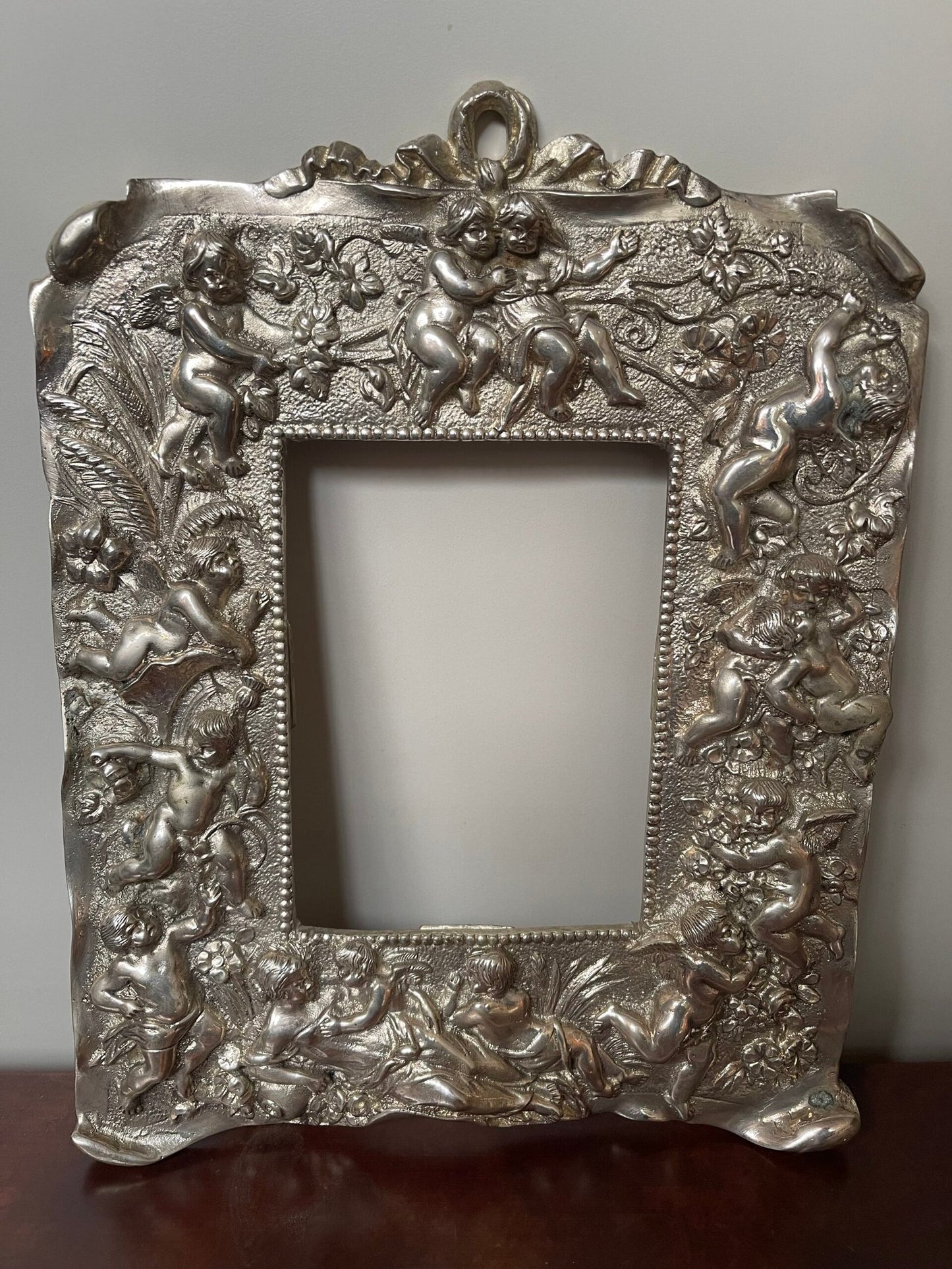 Cornice Barocca "Abbraccio Argento di Putti"