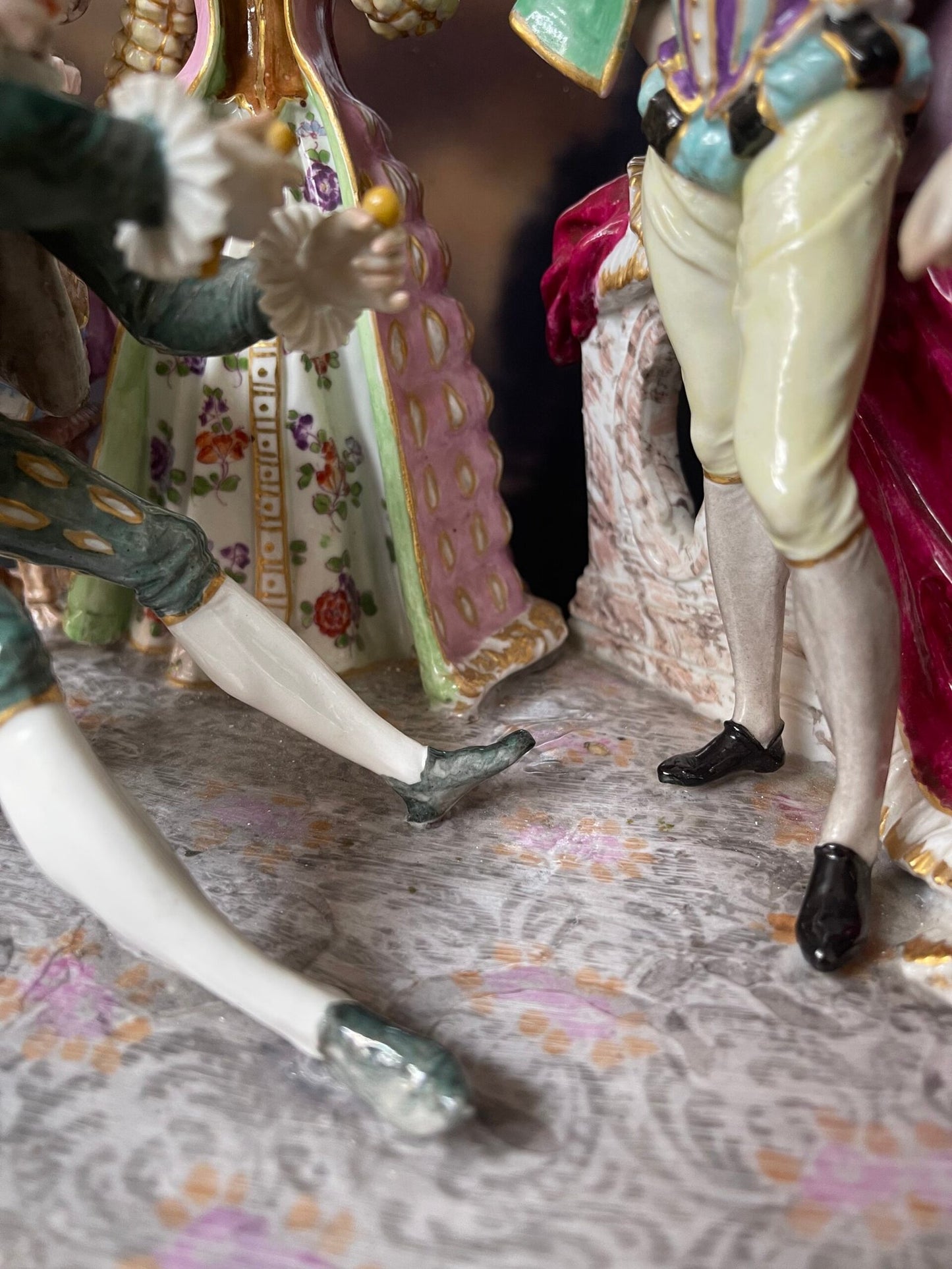 Statuetta in Porcellana Meissen – Scena Galante Rococò