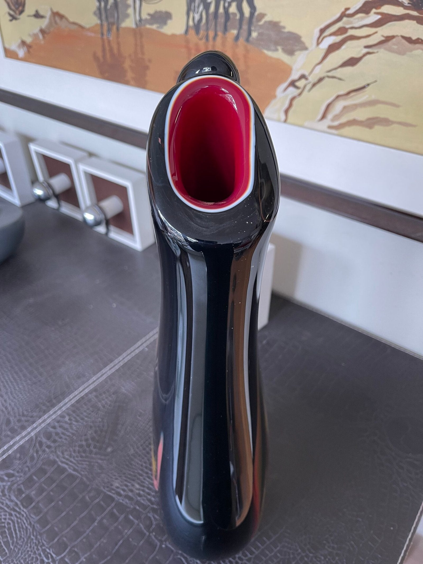 Vaso in vetro di Murano soffiato, stile moderno.