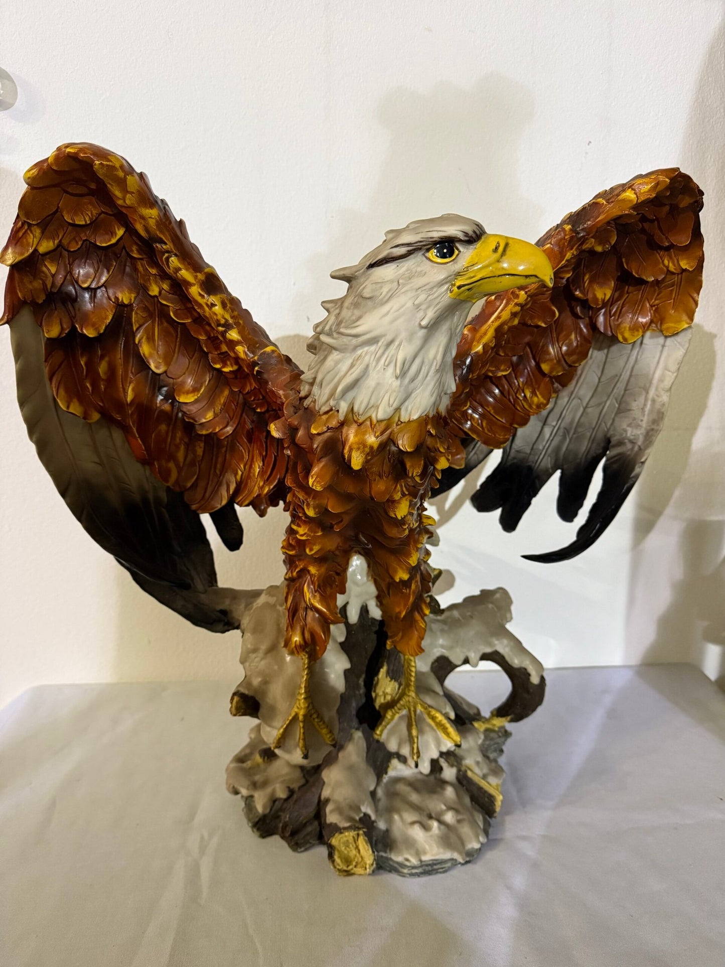 Statua di Aquila Calva in Resina Polichroma