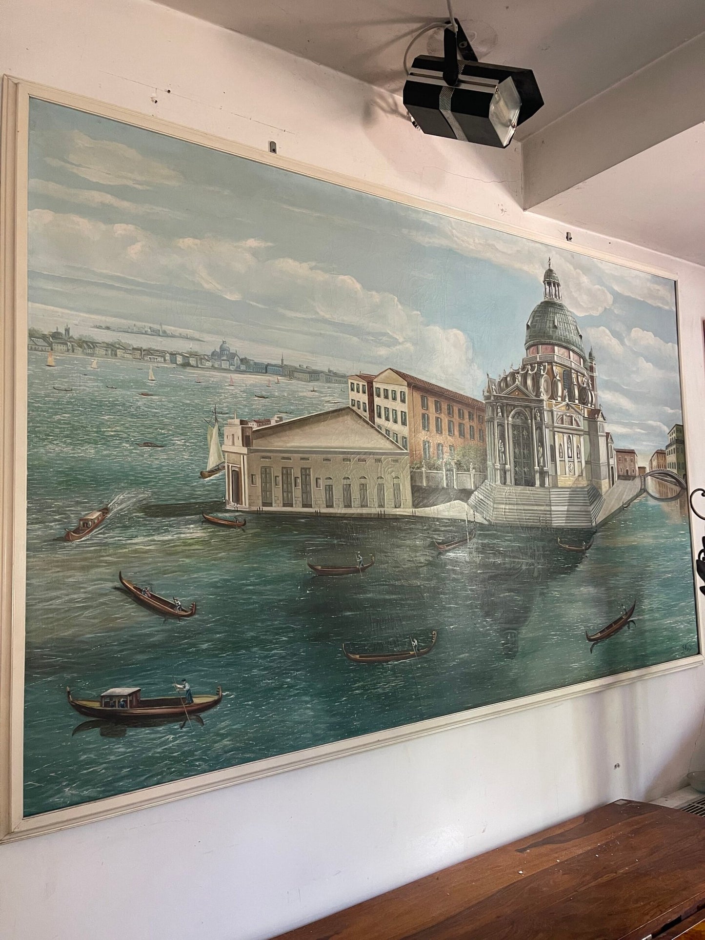 "Veduta di Venezia: La Grande Chiesa e le Gondole"