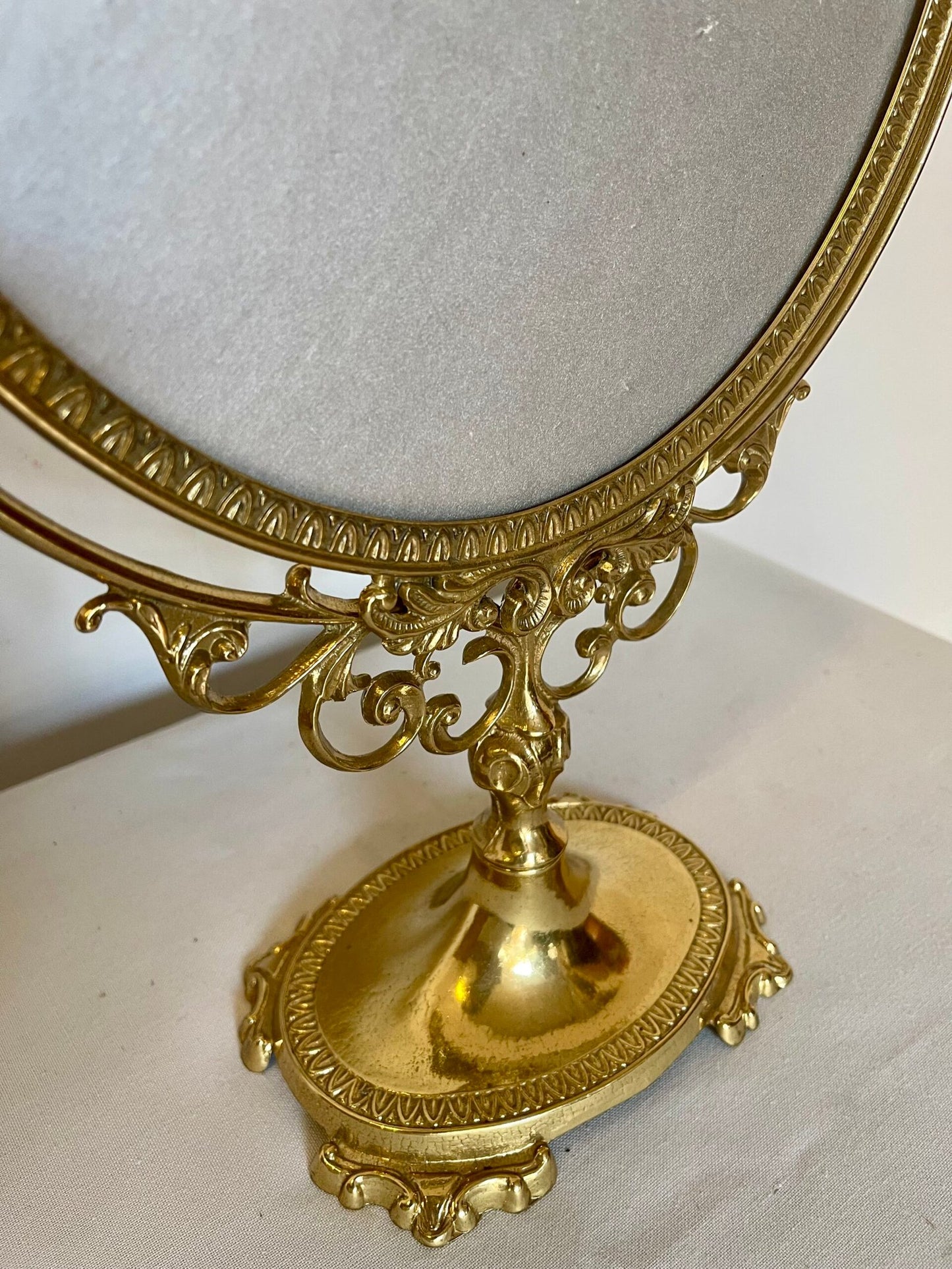 Specchio da toeletta in ottone dorato