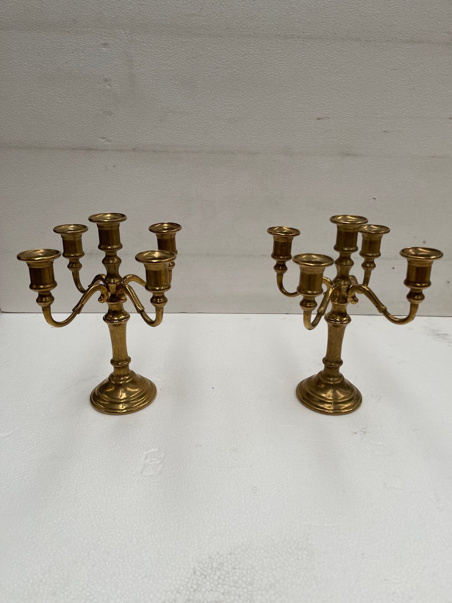 Coppia di candelabri in ottone dorato a 5 bracci - stile classico Luigi XVI