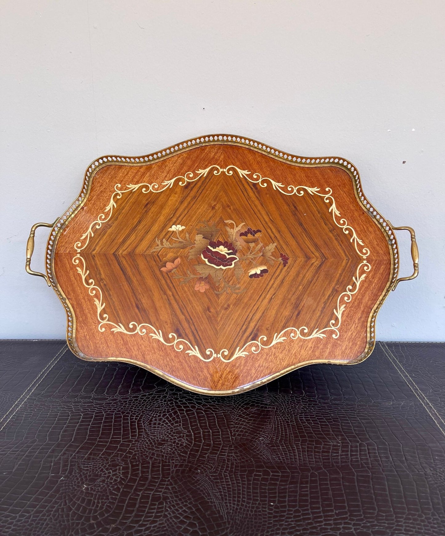 Vassoio Vintage in Legno Intarsiato con Manici in Ottone