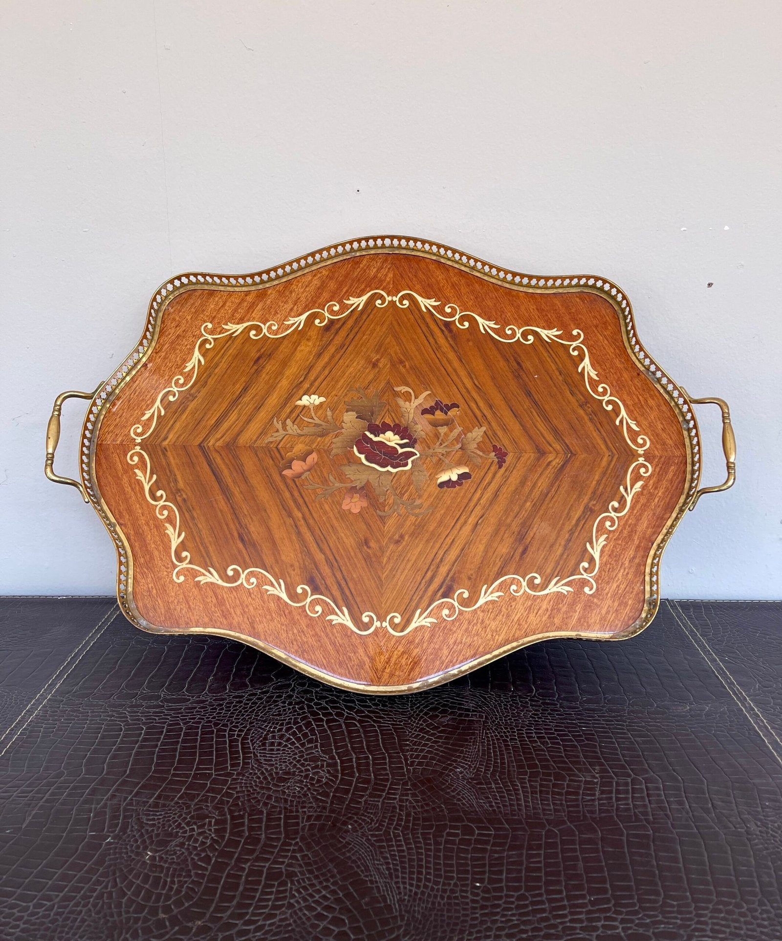 Vassoio Vintage in Legno Intarsiato con Manici in Ottone