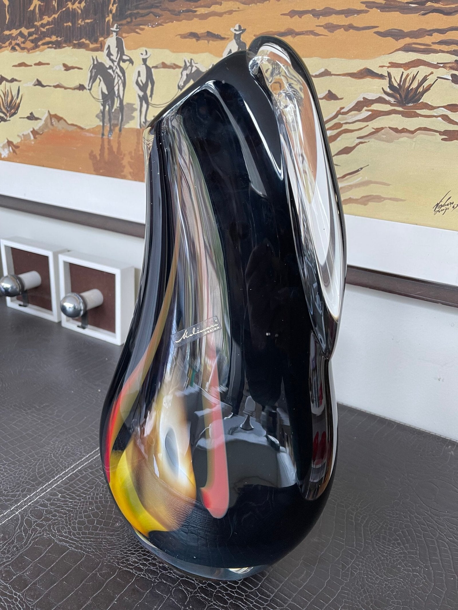 Vaso in vetro di Murano soffiato, stile moderno.